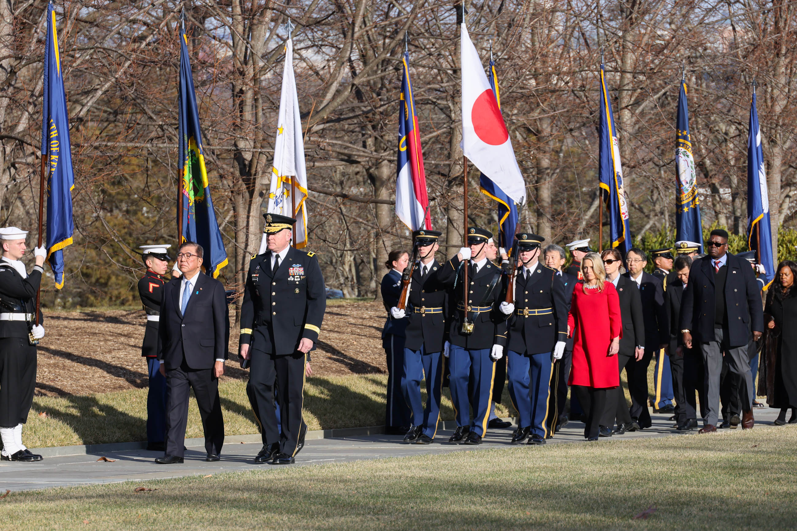 石破首相访问阿灵顿国家公墓1