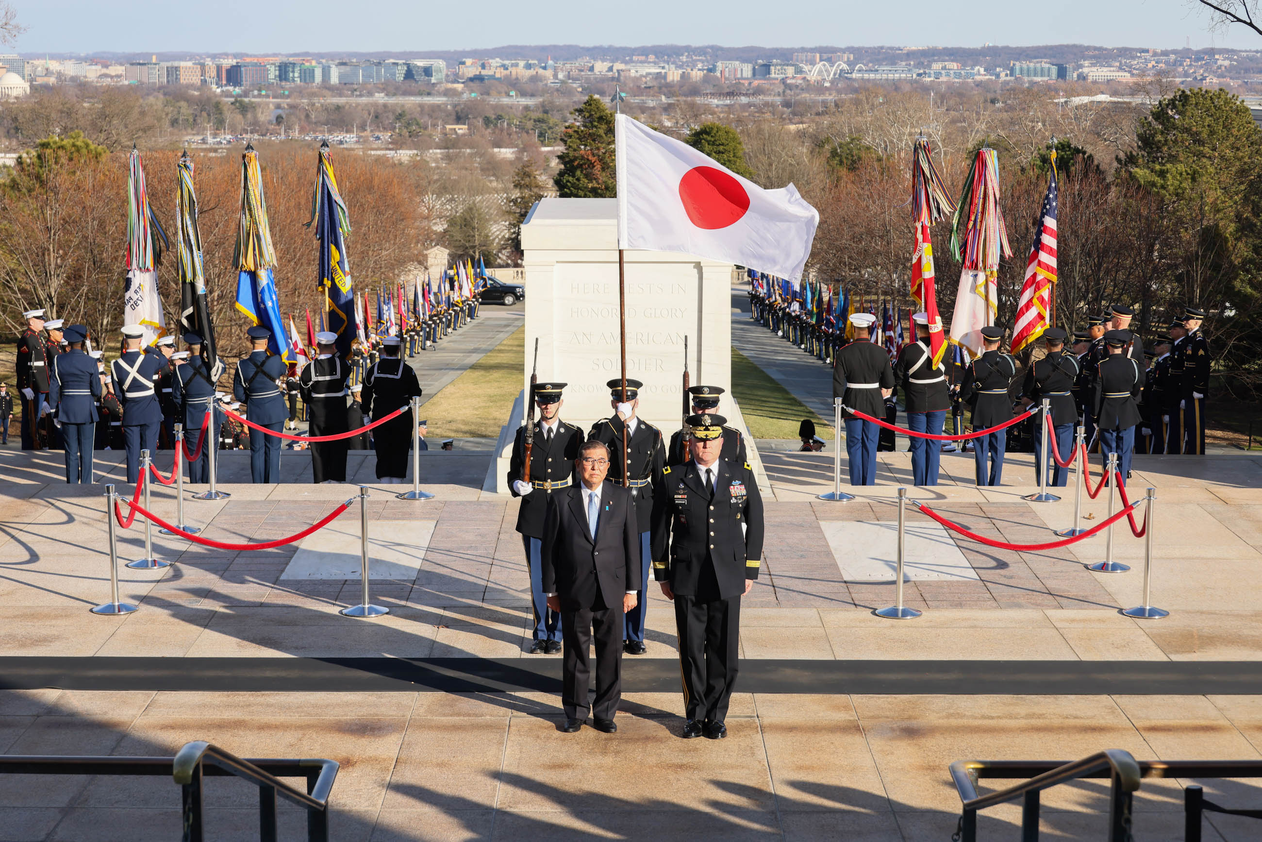 石破首相访问阿灵顿国家公墓4