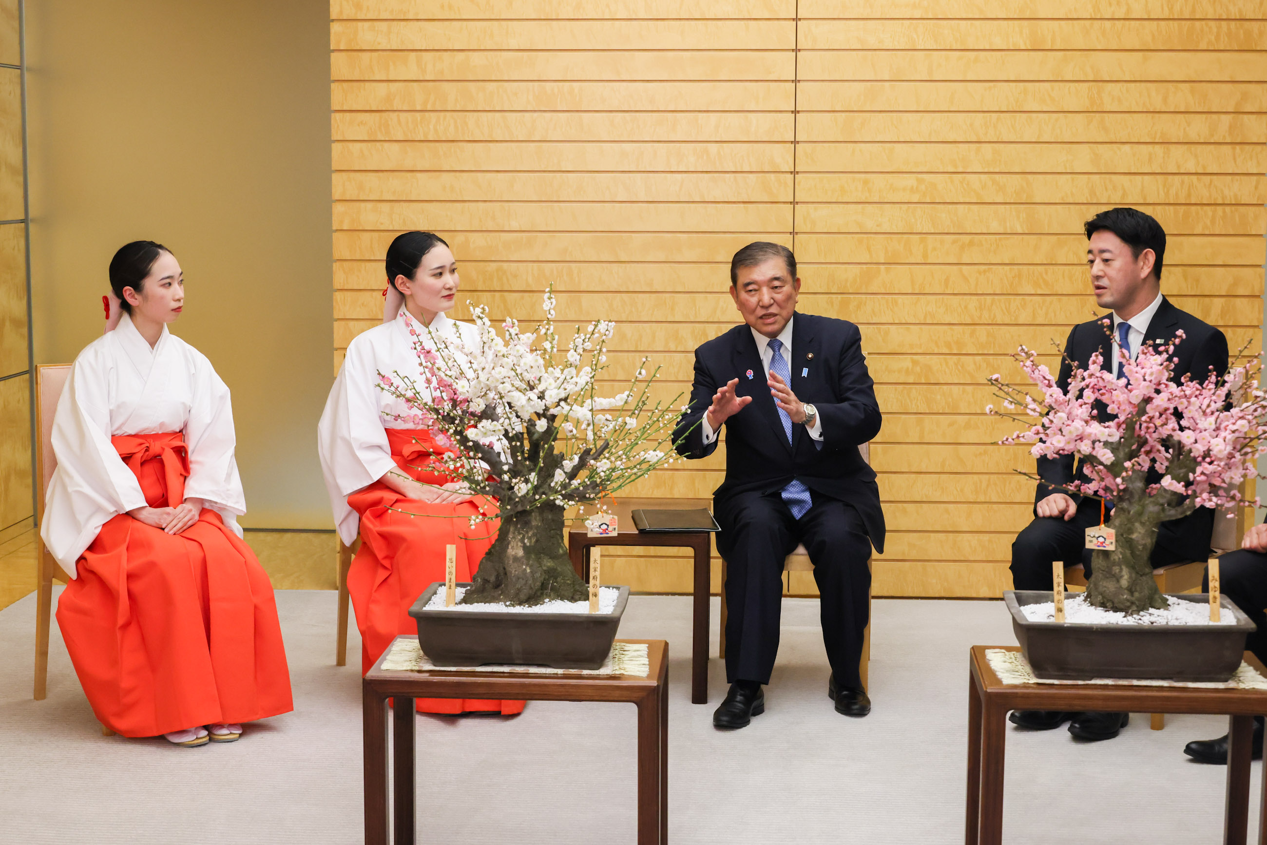 石破首相接受拜会3