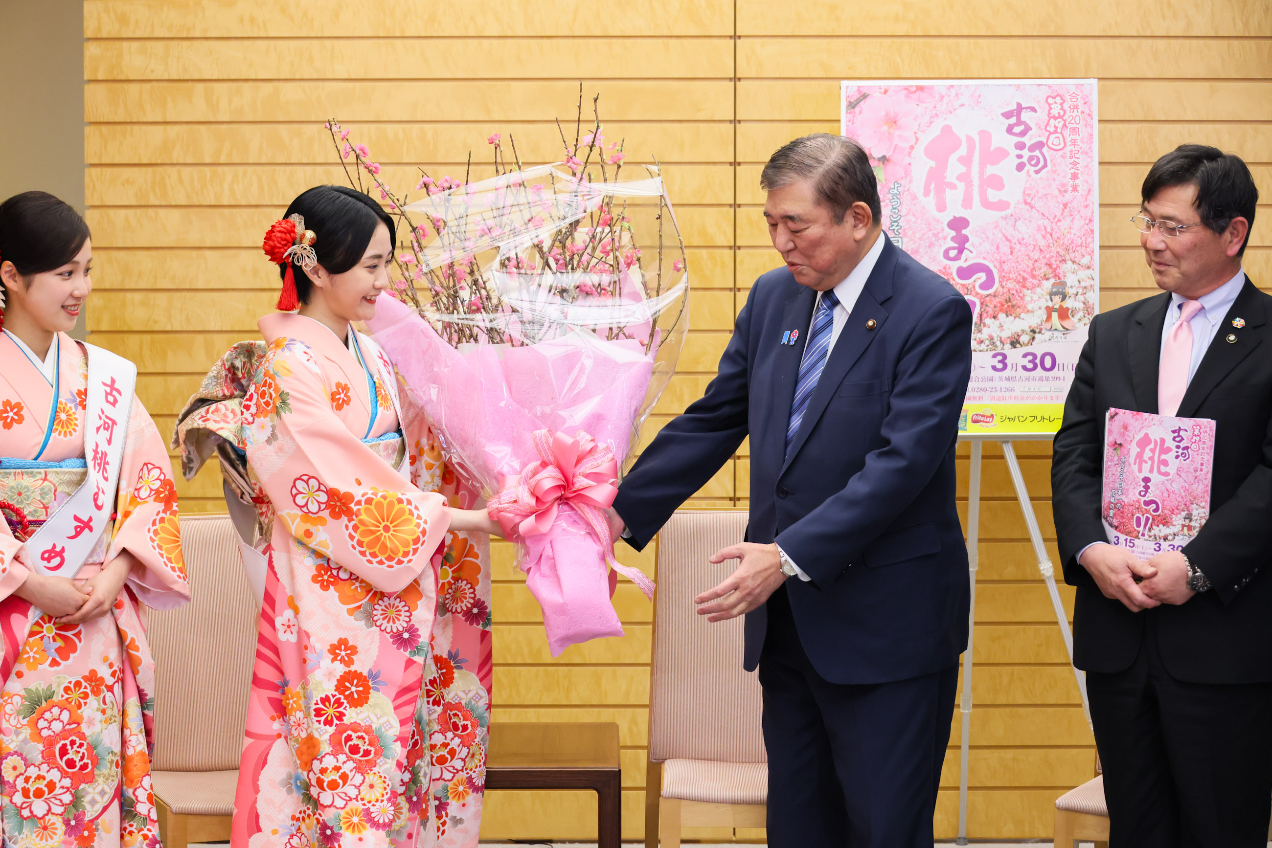 石破首相接受拜会3