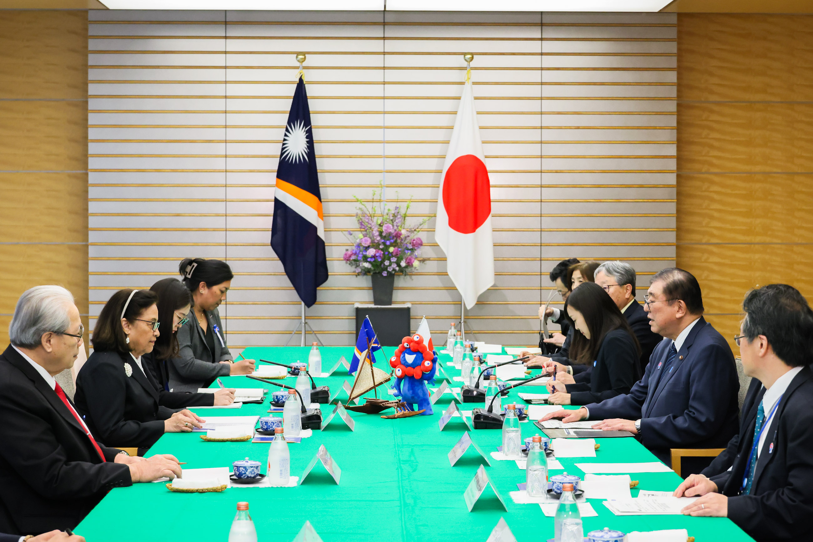 日本马绍尔群岛首脑会谈3