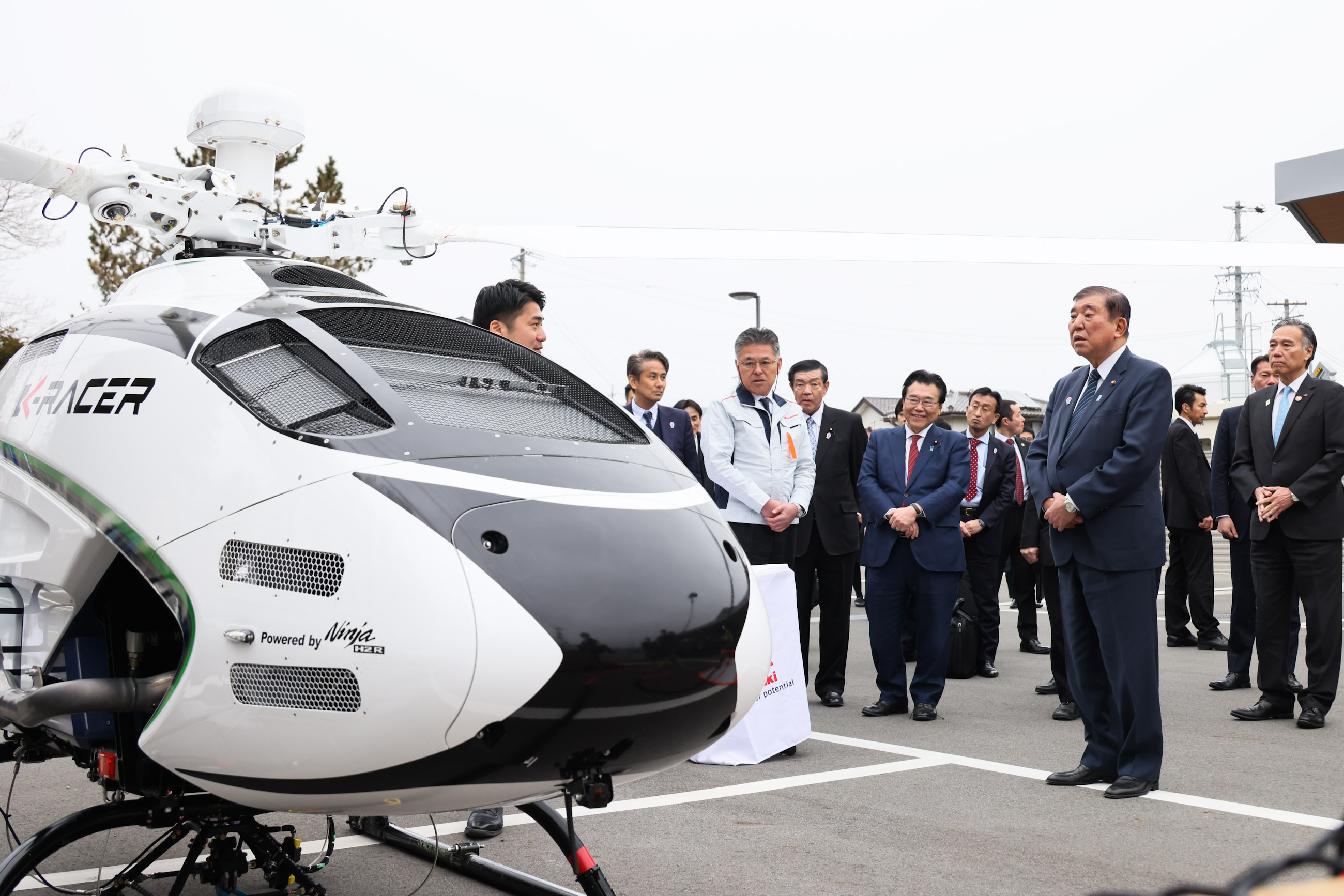 石破首相视察无人机2