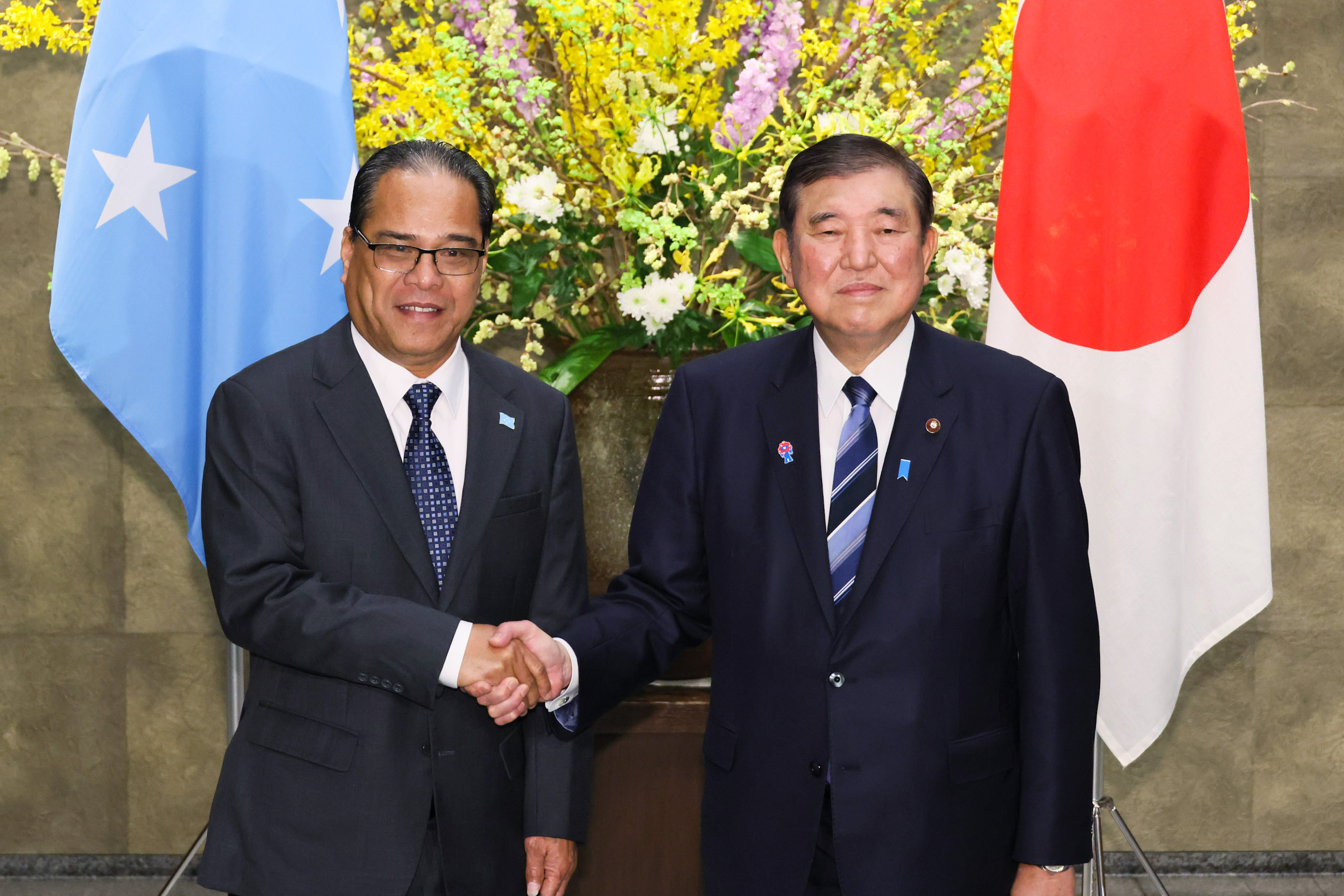 举行日本密克罗尼西亚首脑会谈等