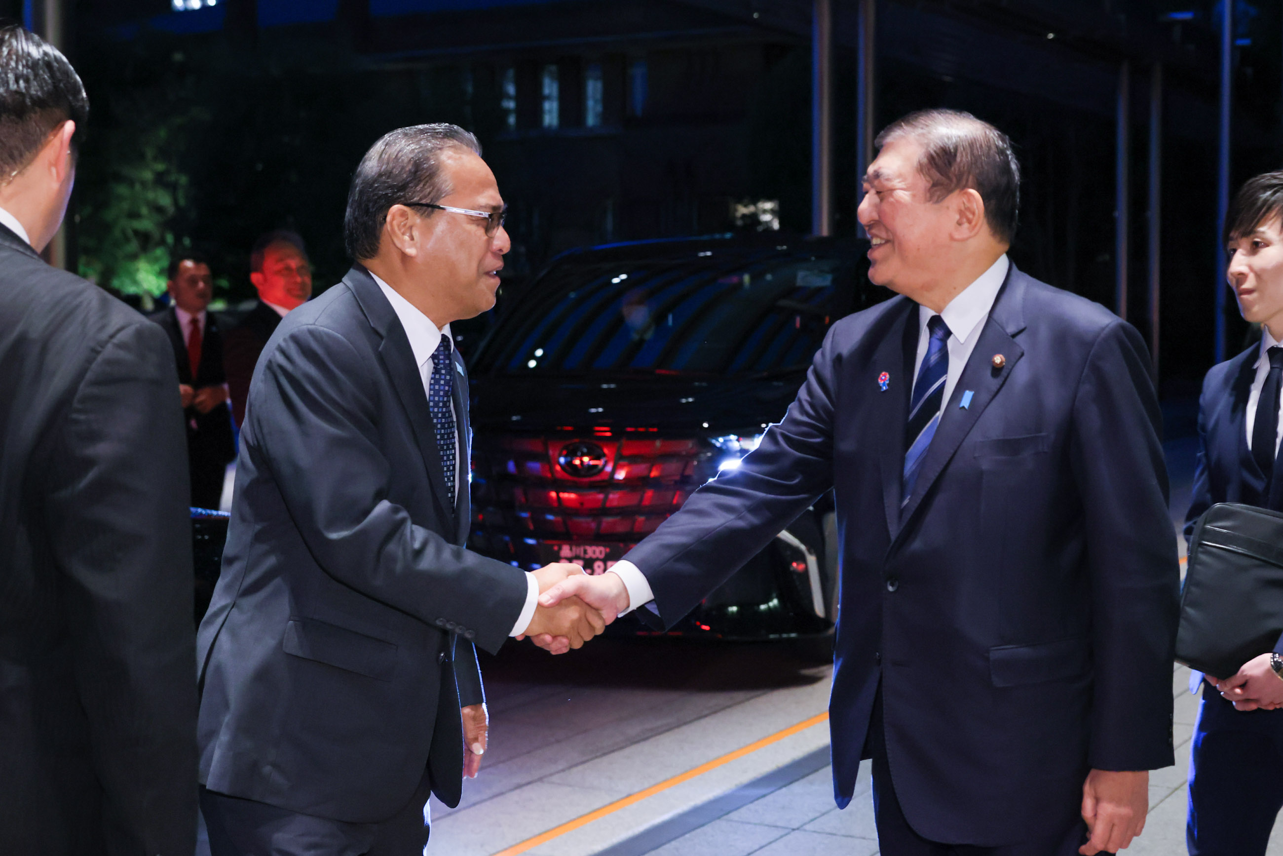 石破首相迎接西米纳总统