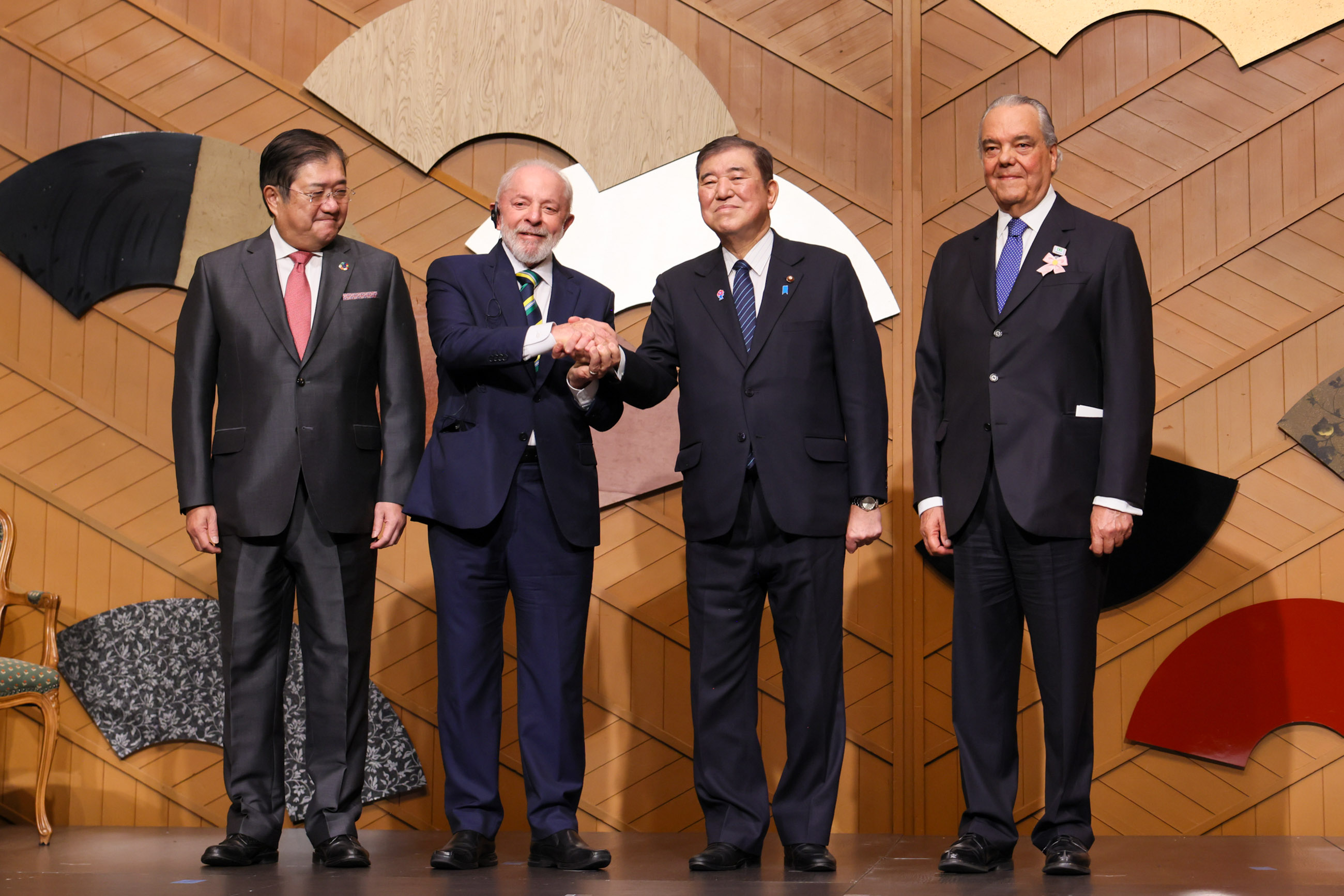 石破首相出席日本・巴西经济论坛4