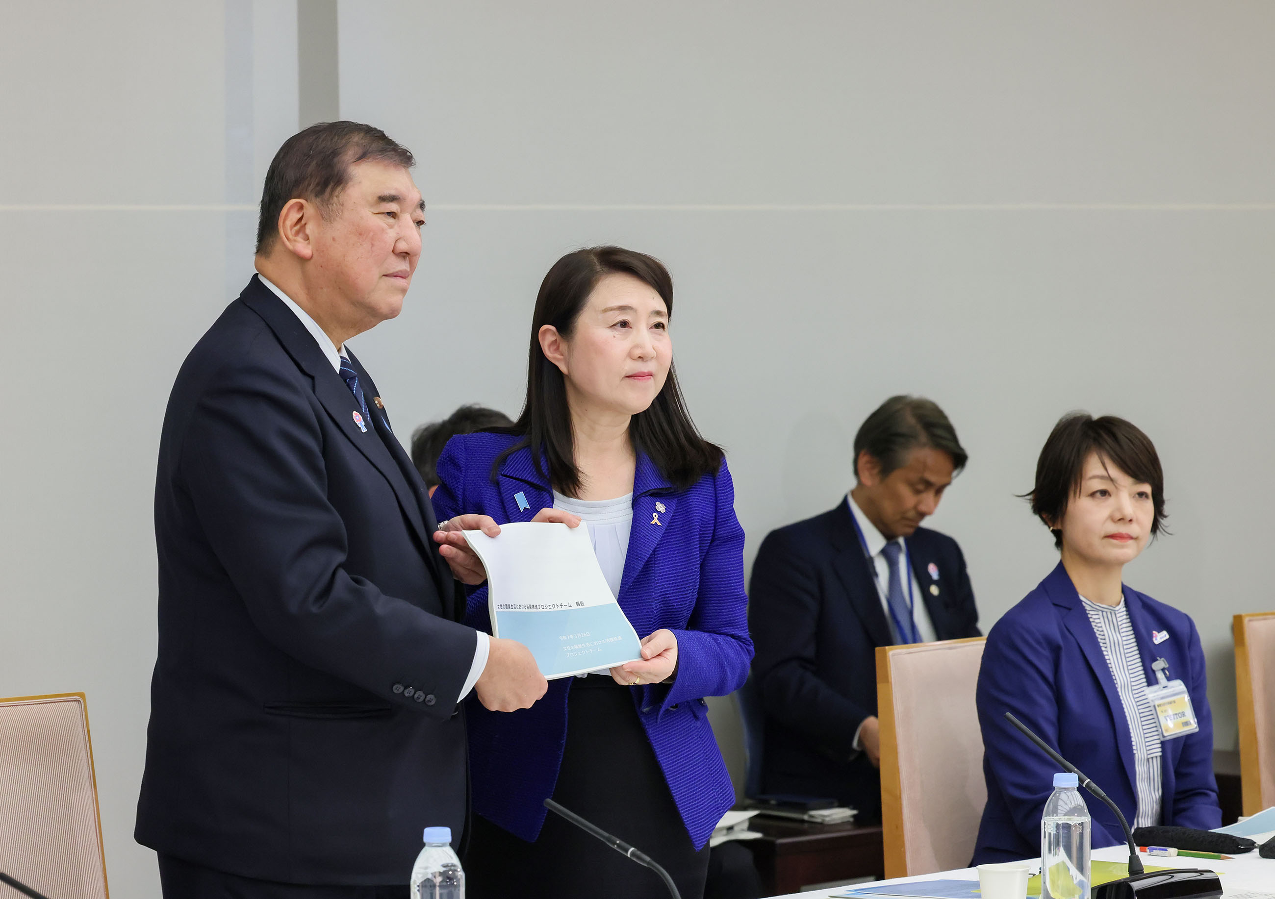 石破首相接受报告书1