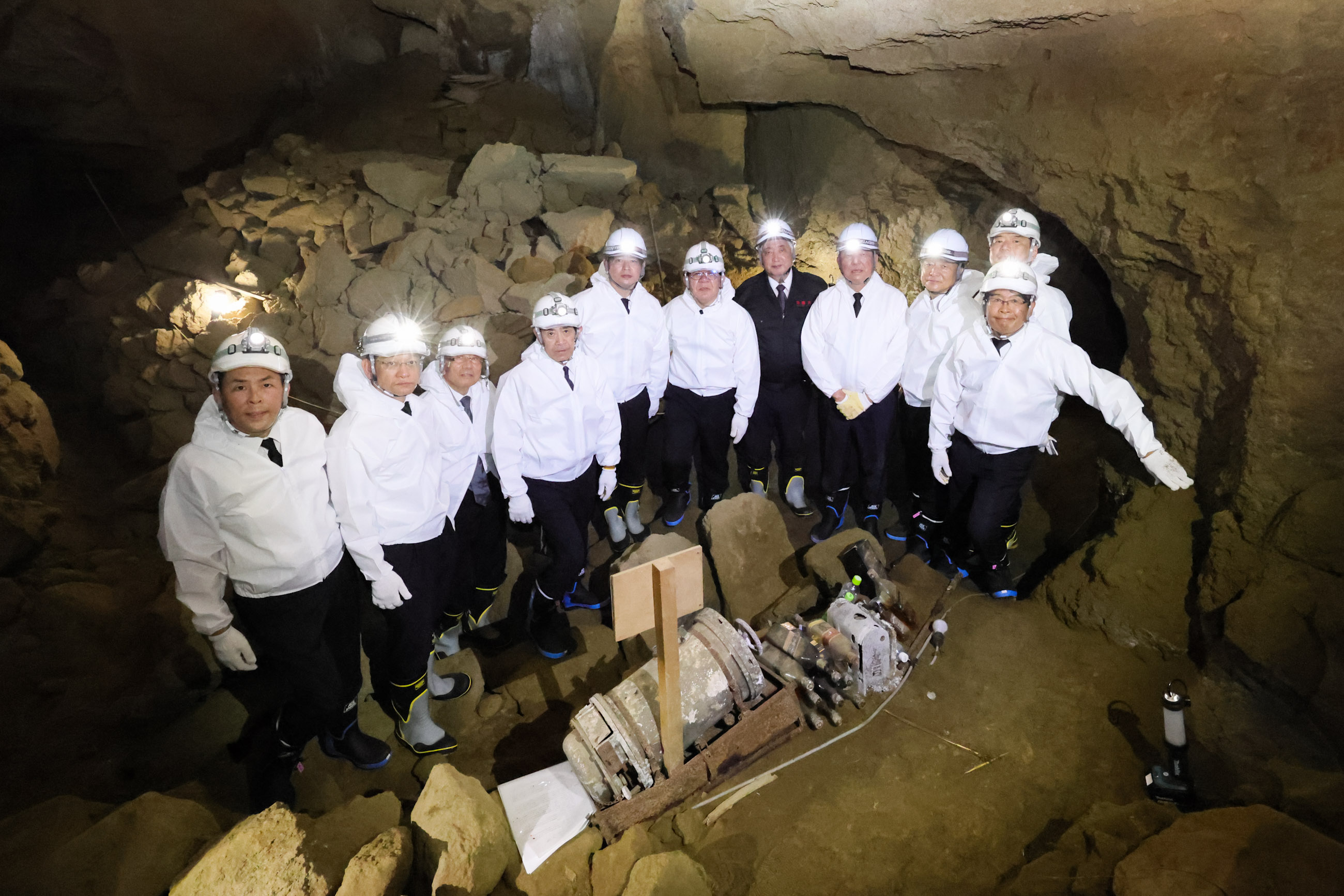 石破首相参观兵团司令部战壕1