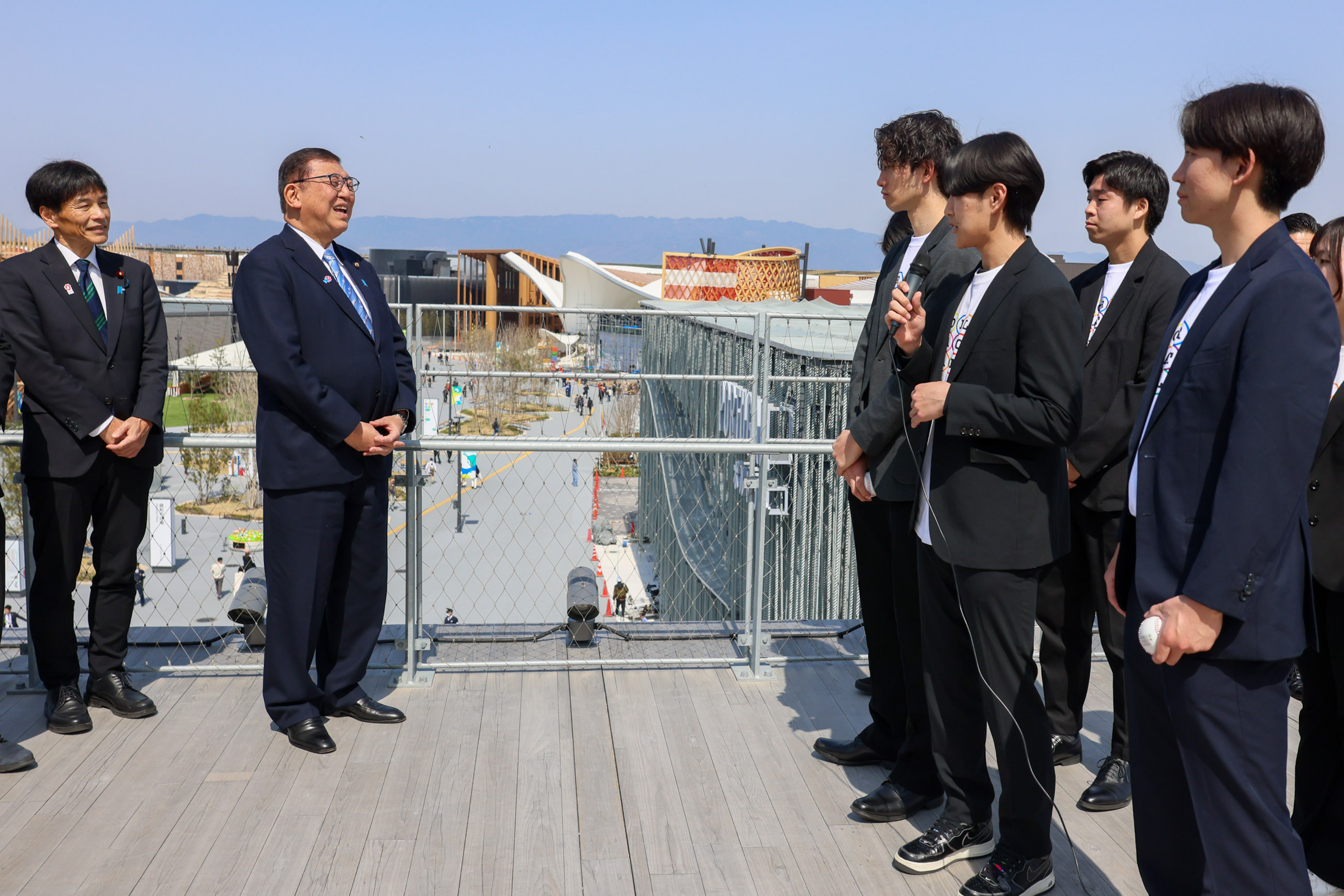 石破首相与参加“世界抛接球计划（world_catchball_project）”的相关人员进行恳谈1