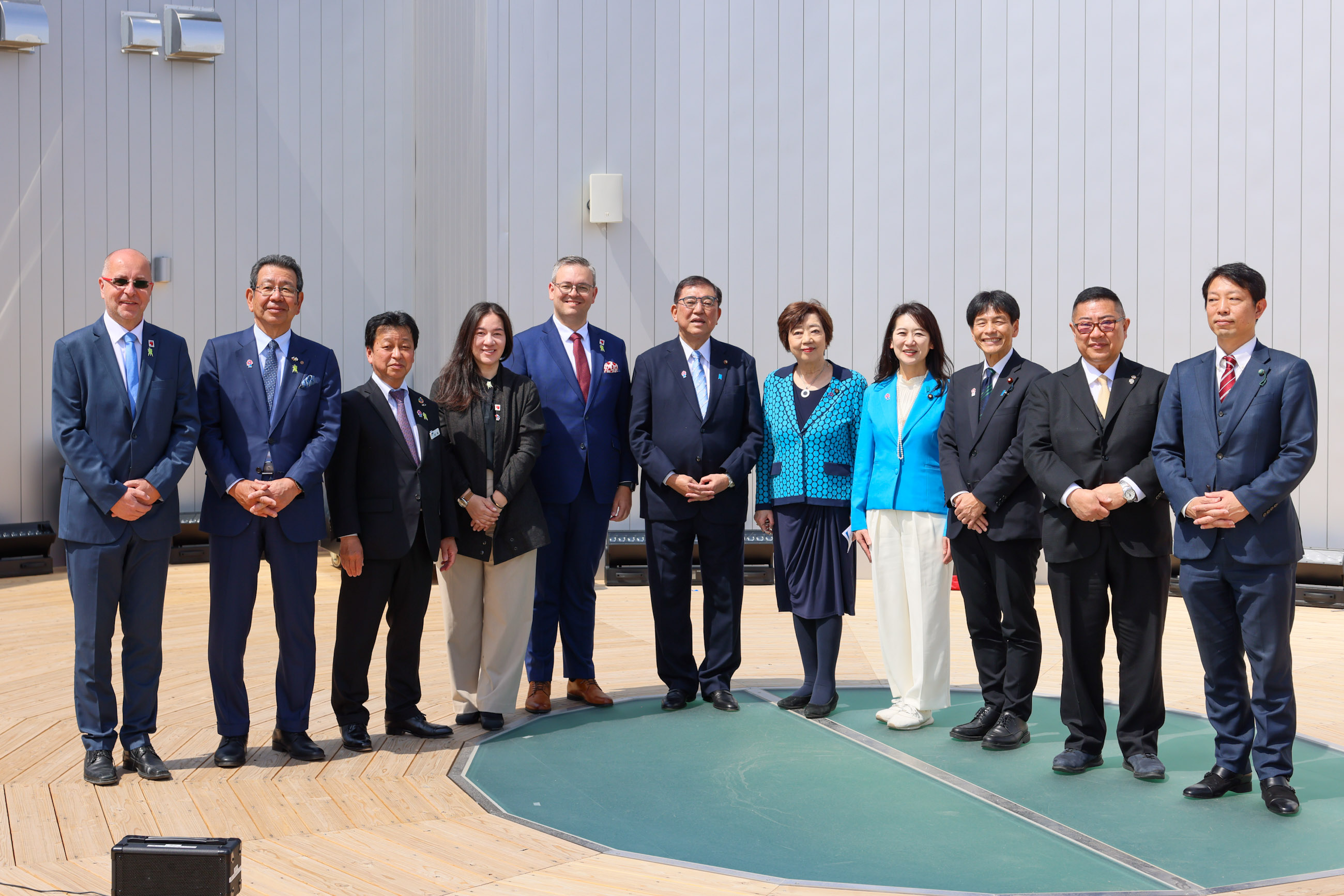 石破首相视察捷克馆5