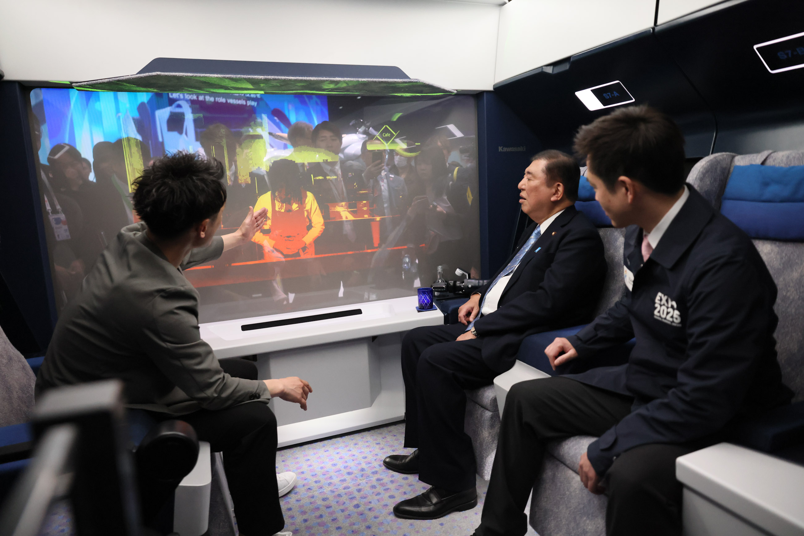 石破首相视察“未来城市”展馆6