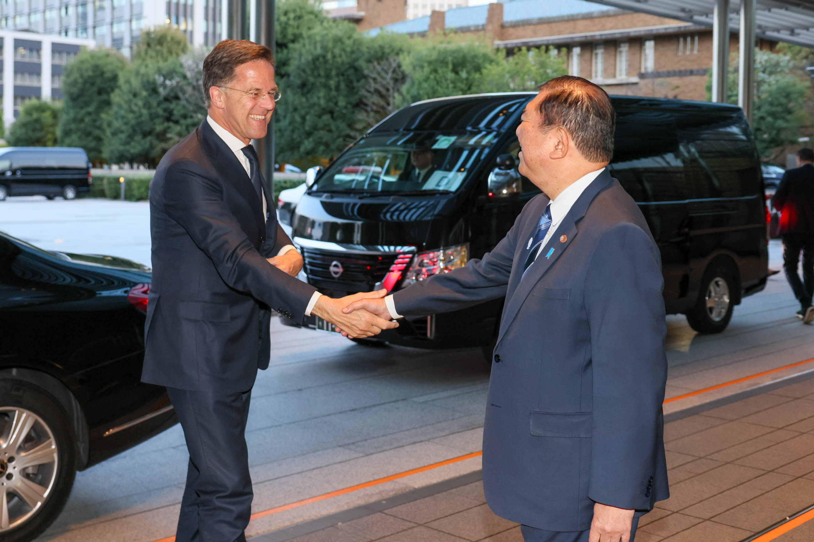 石破首相迎接吕特秘书长