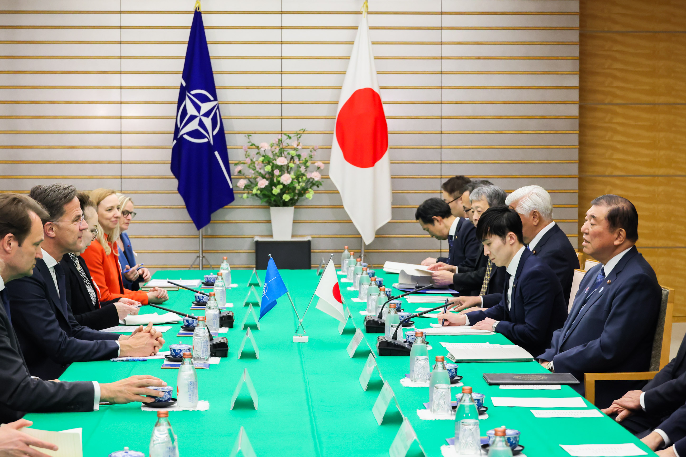 石破首相与吕特秘书长举行会谈2