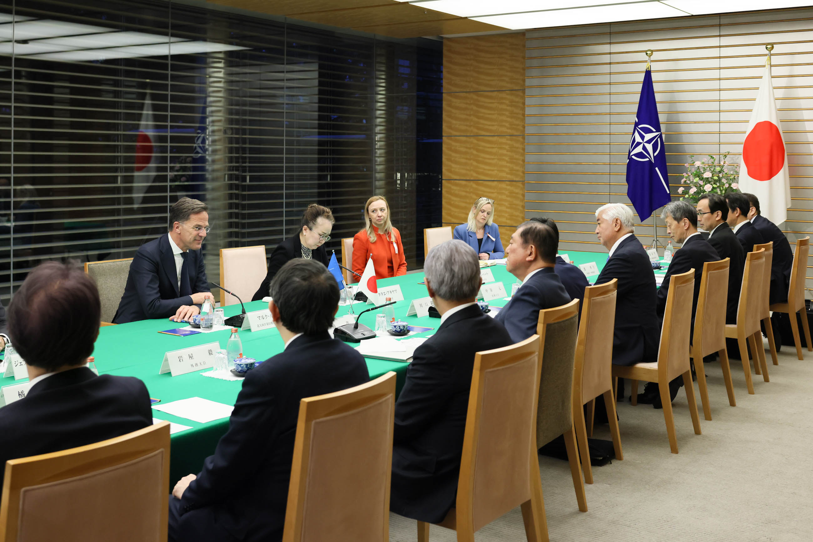 石破首相与吕特秘书长举行会谈4