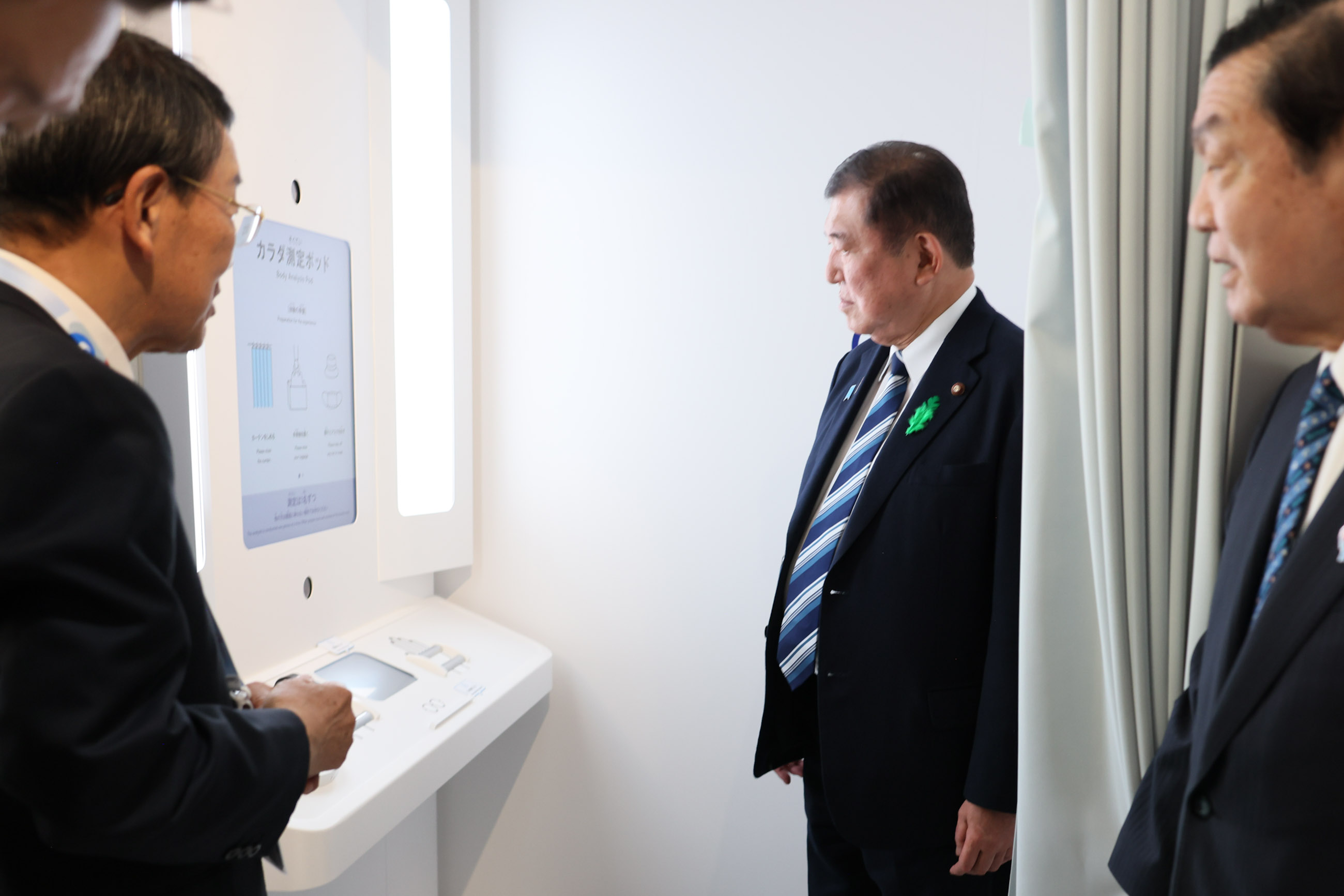 石破首相视察大阪健康馆1