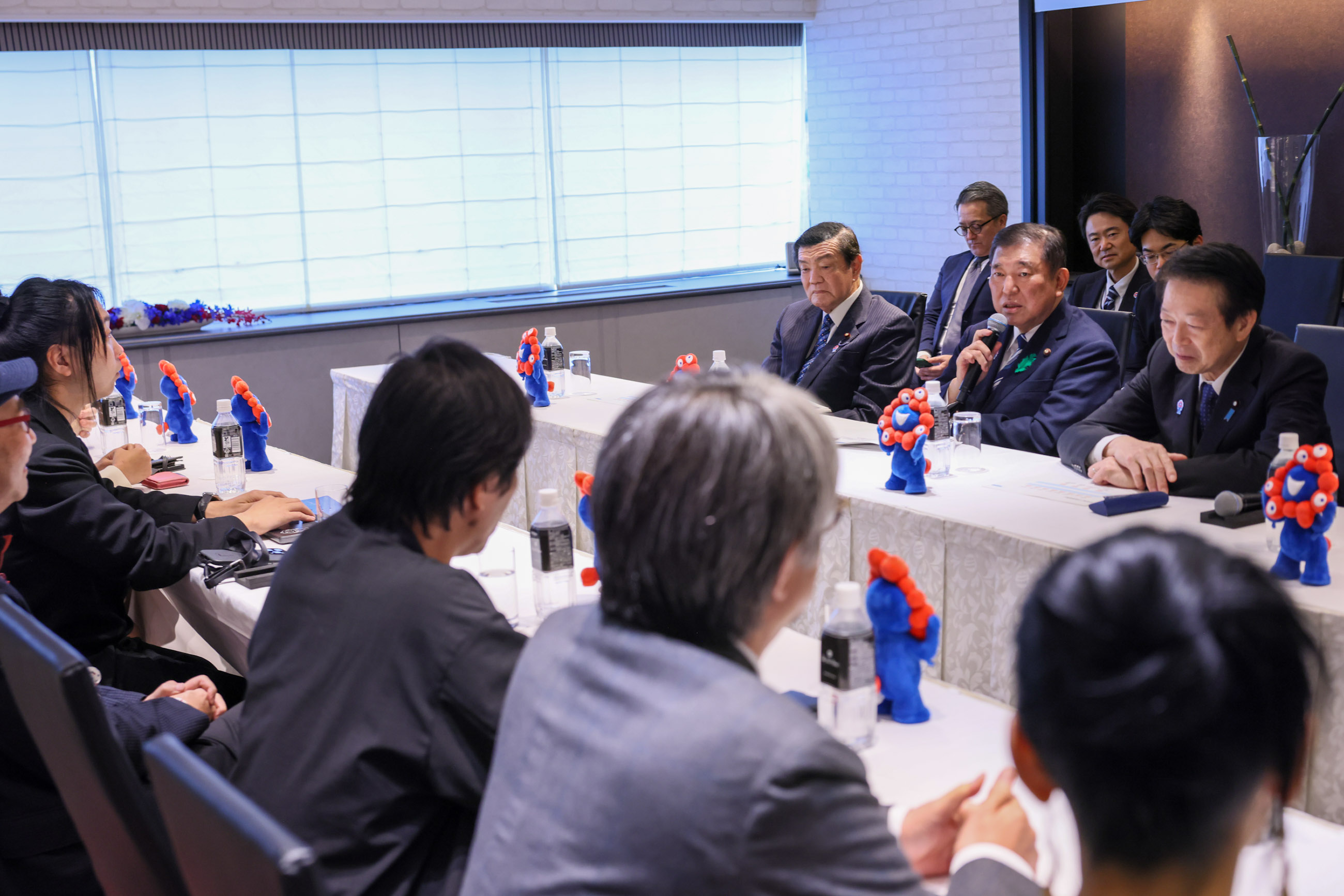 石破首相接见世博会主题项目的制作人1