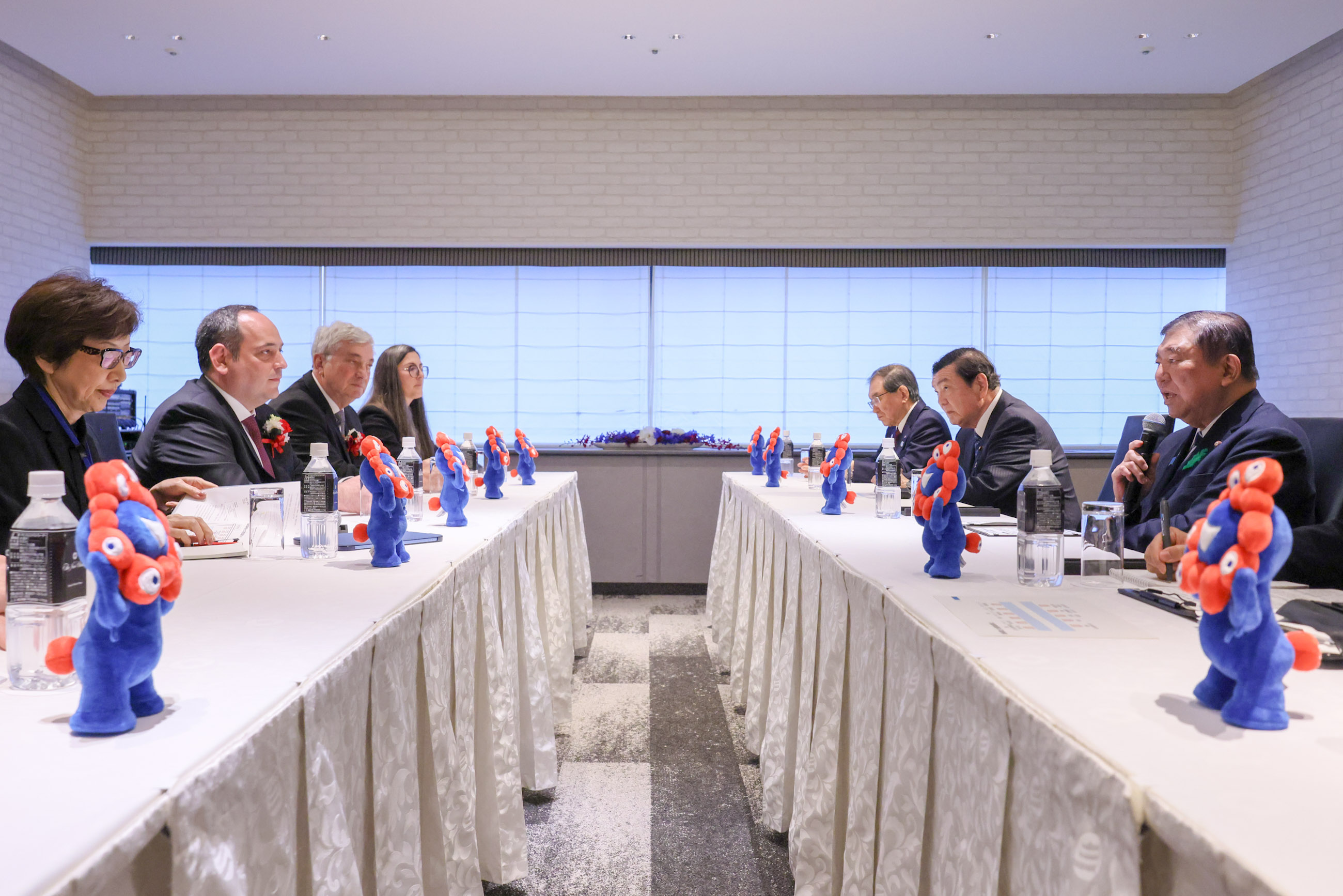 石破首相会见国际展览局秘书长科肯切斯2