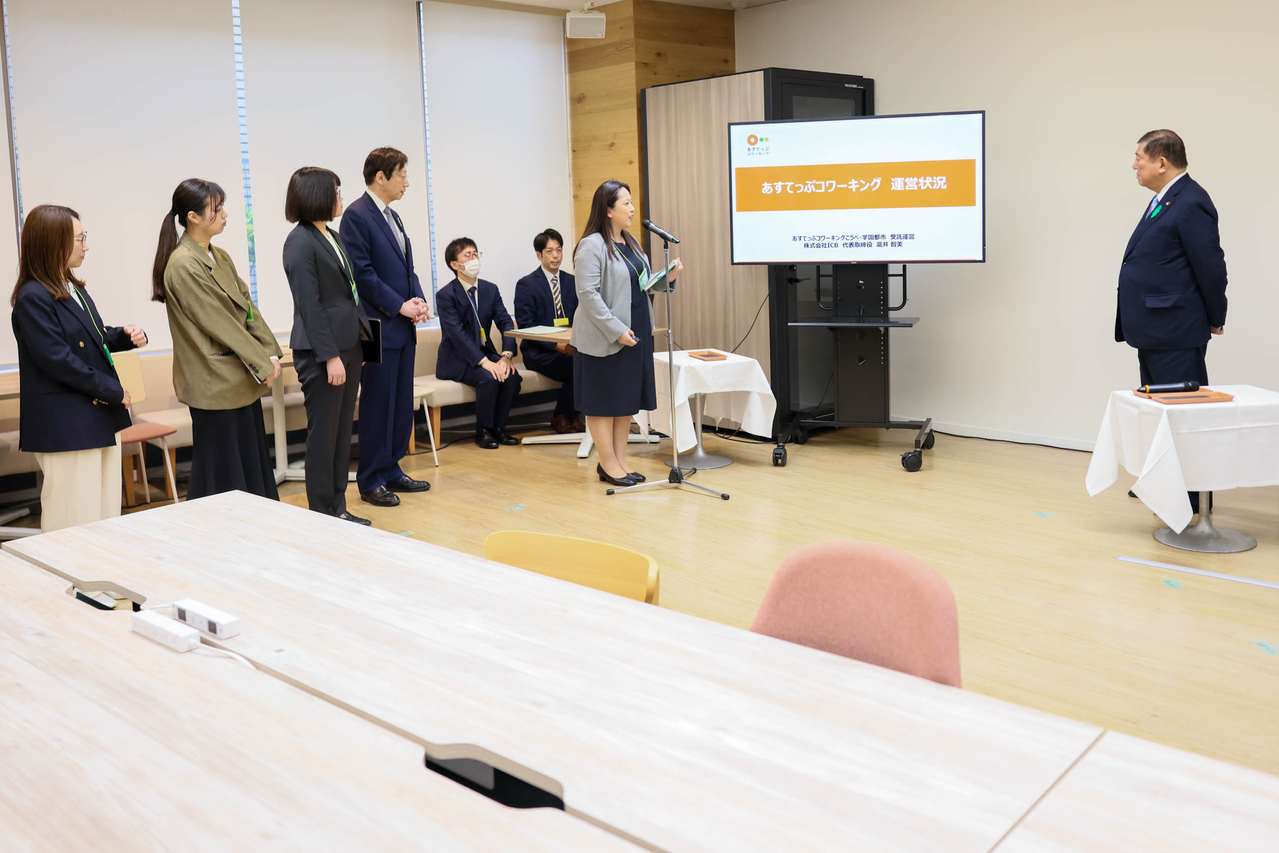 石破首相听取相关举措的介绍1