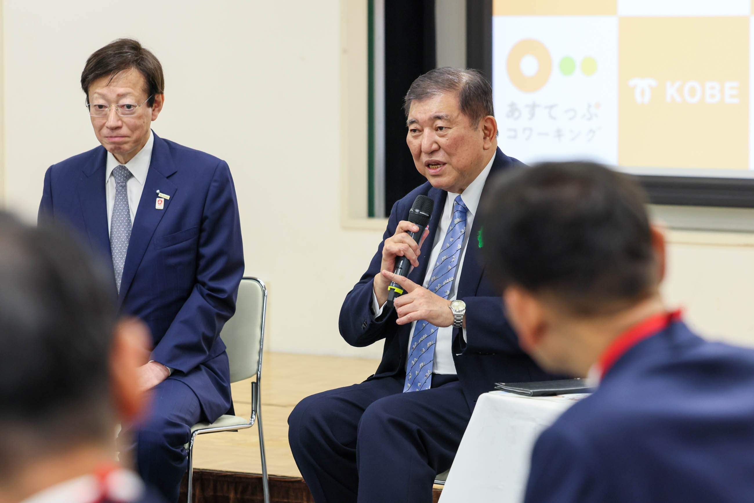 石破首相与致力于开创新业务、女性活跃及工作方式改革的青年和女性举办座谈会5