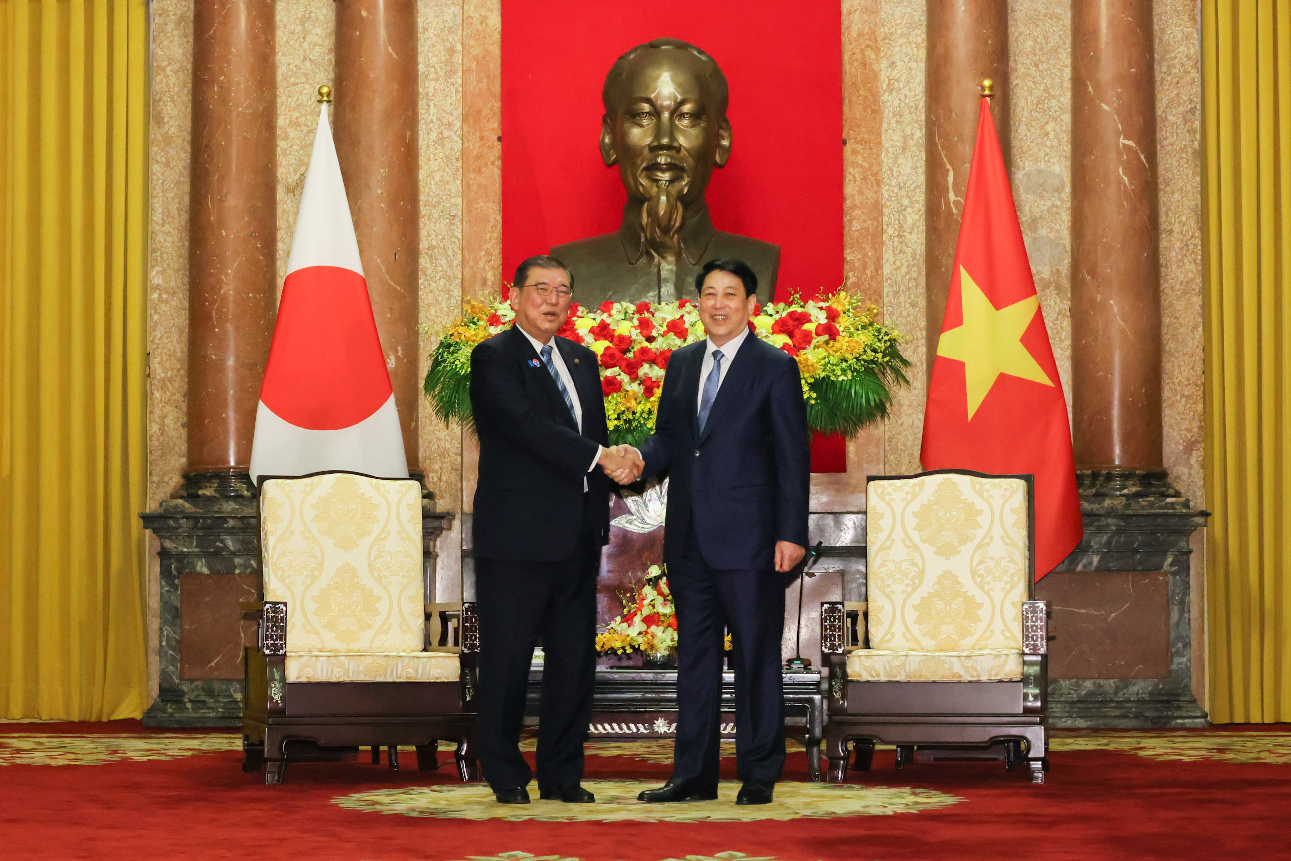 与国家主席梁强举行会谈1