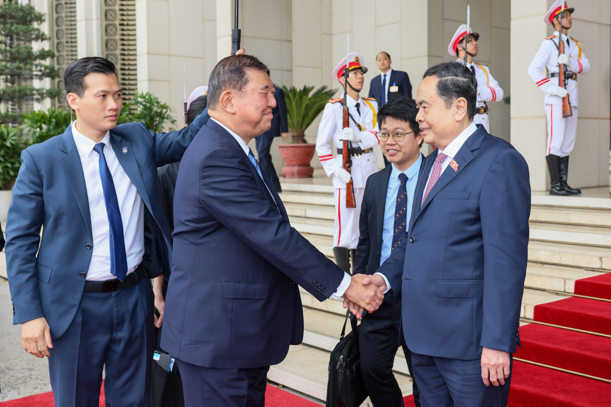 与陈青敏国会主席举行会谈2