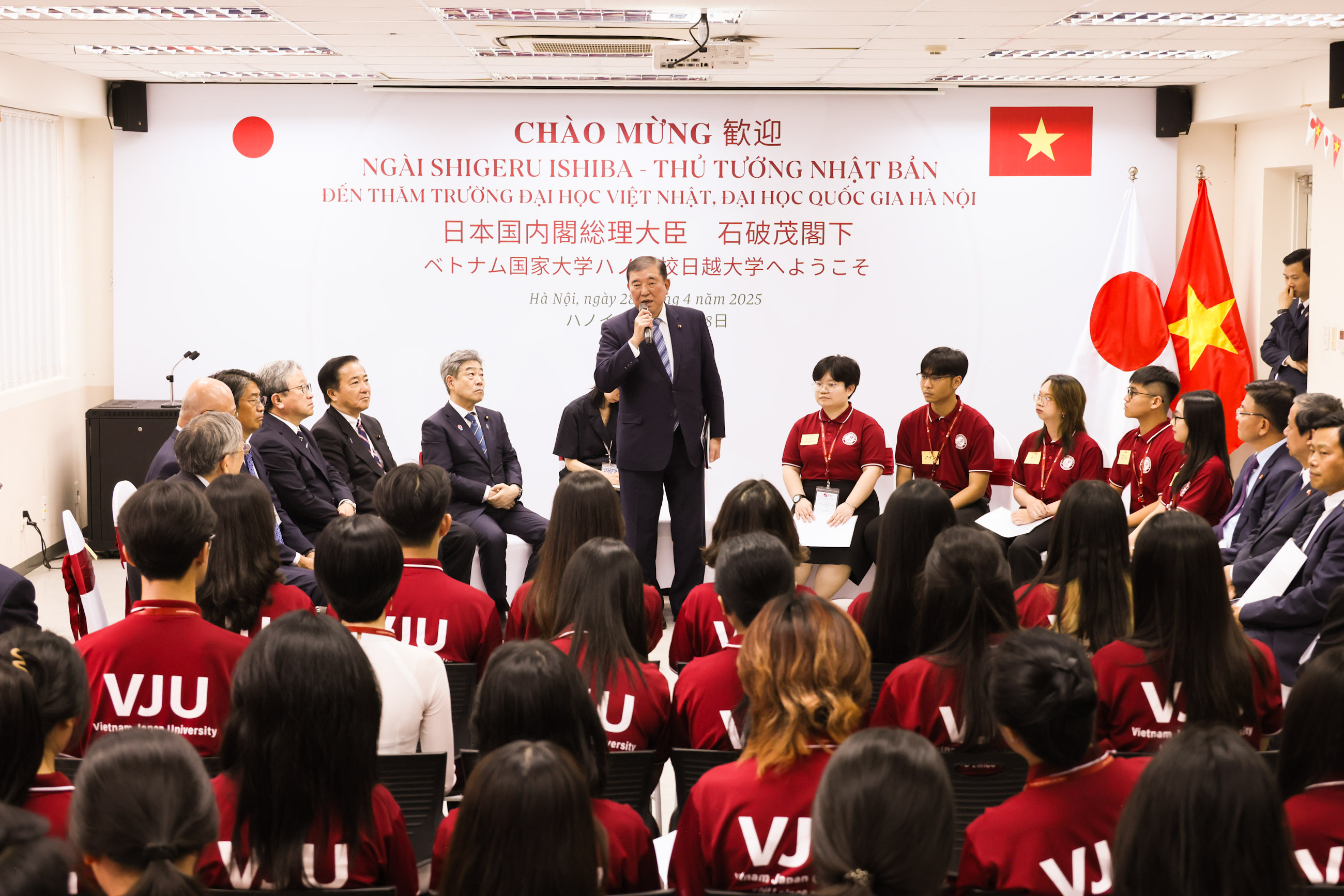 石破首相访问日越大学2