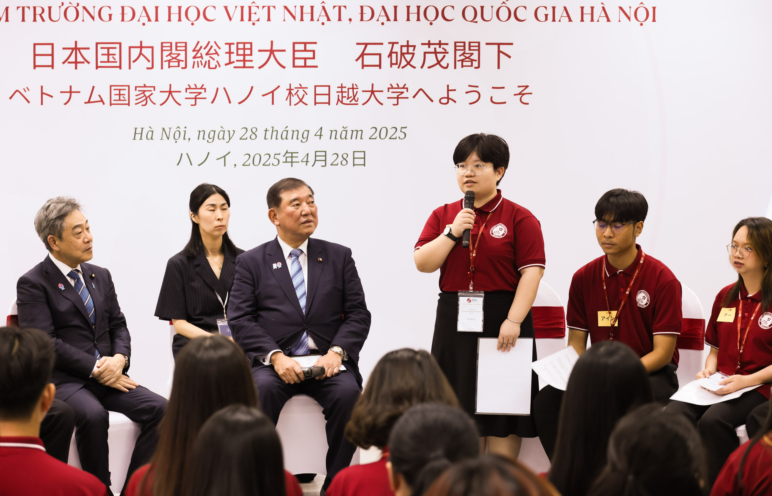 石破首相访问日越大学3