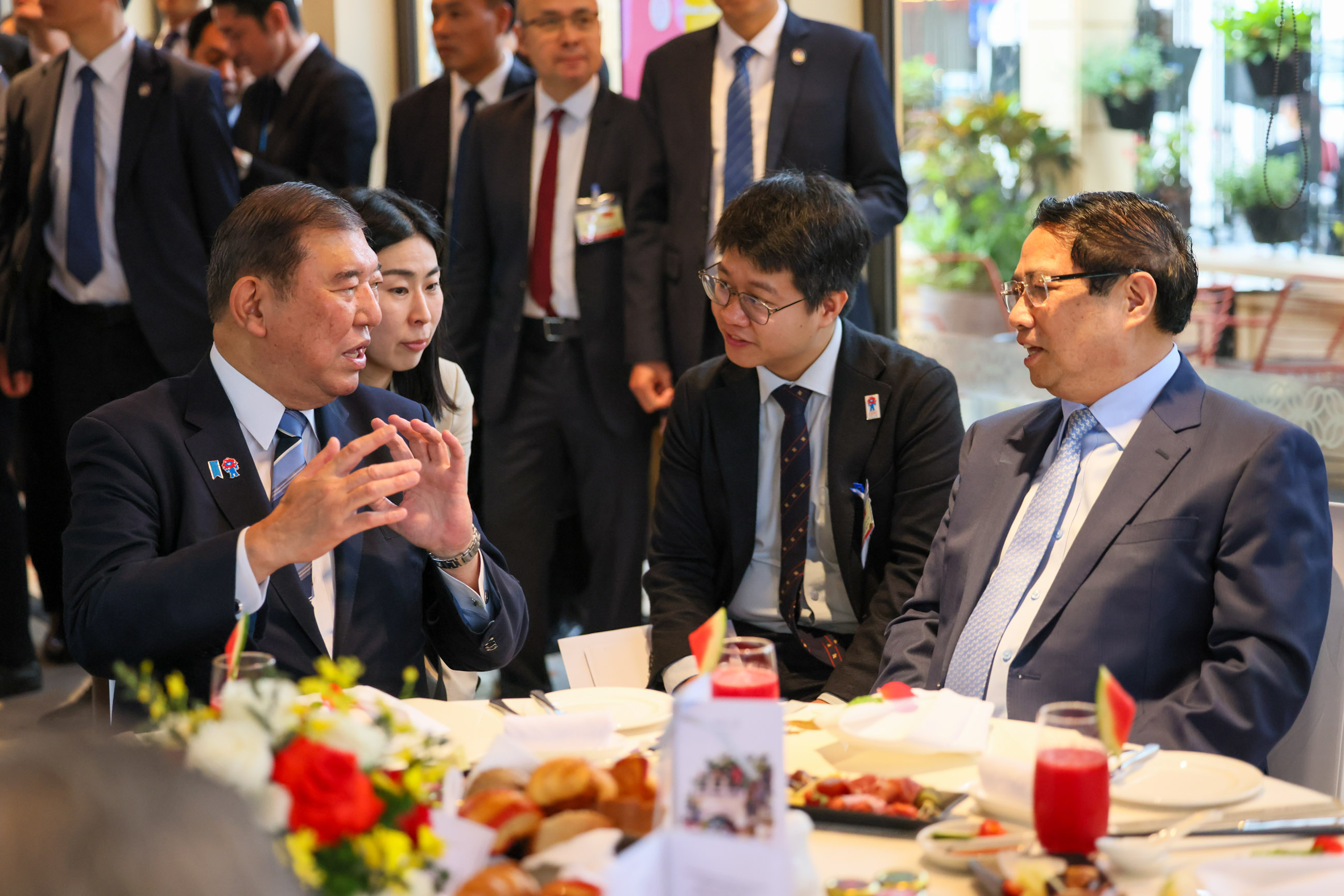 与范明政总理夫妇进行早宴2