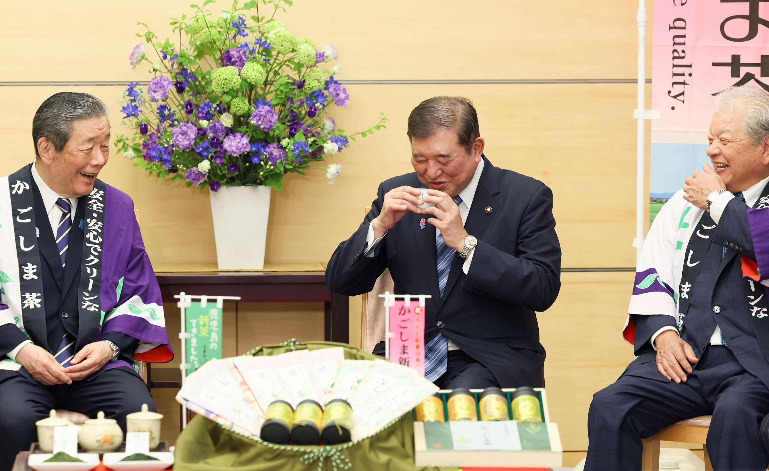 石破首相接受赠送3