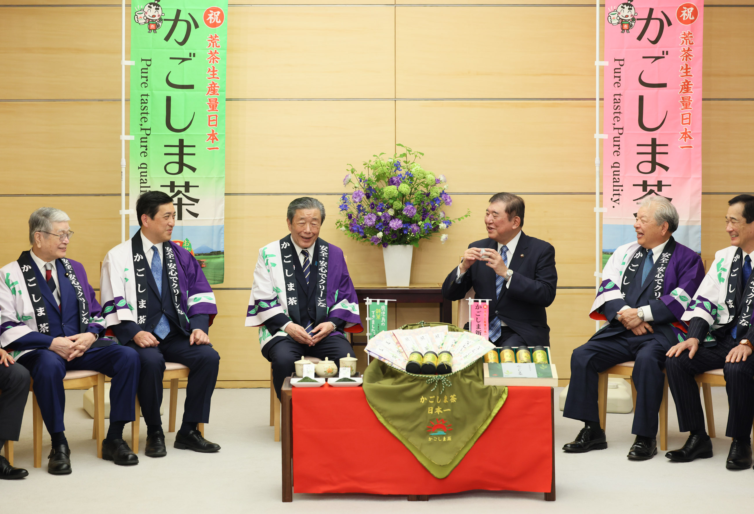 石破首相接受赠送4