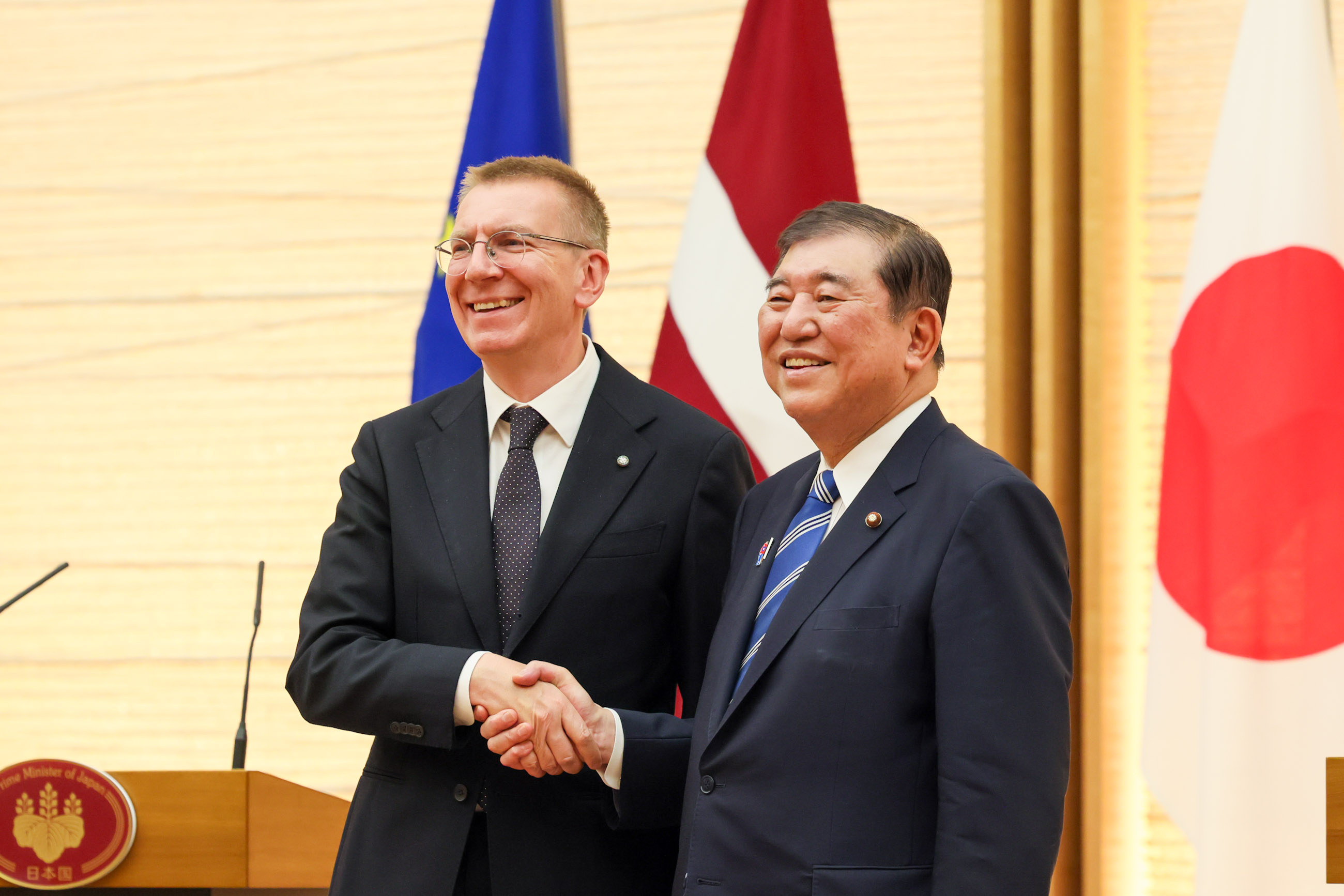 举行日本拉脱维亚首脑会谈