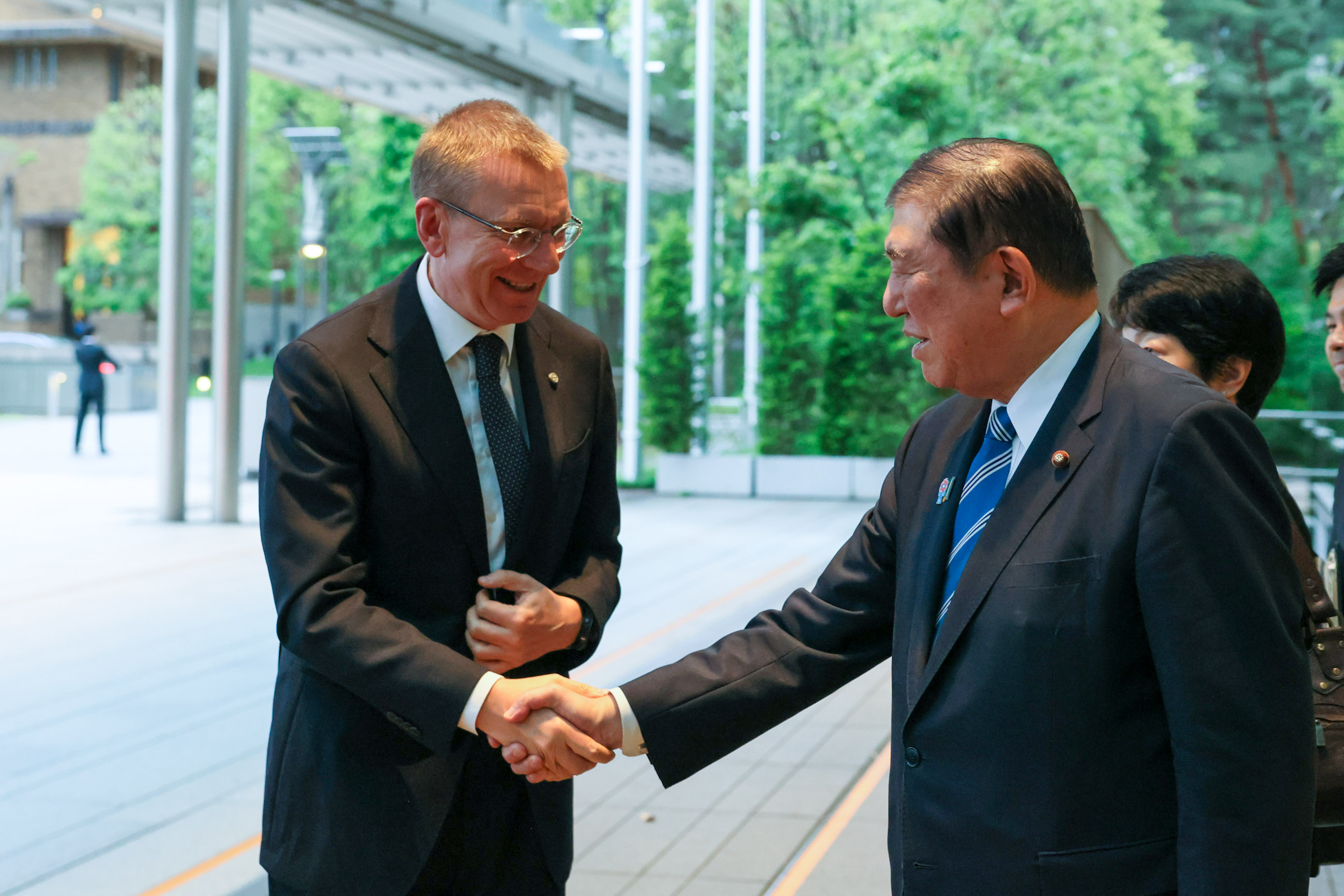 石破首相迎接林克维奇斯总统