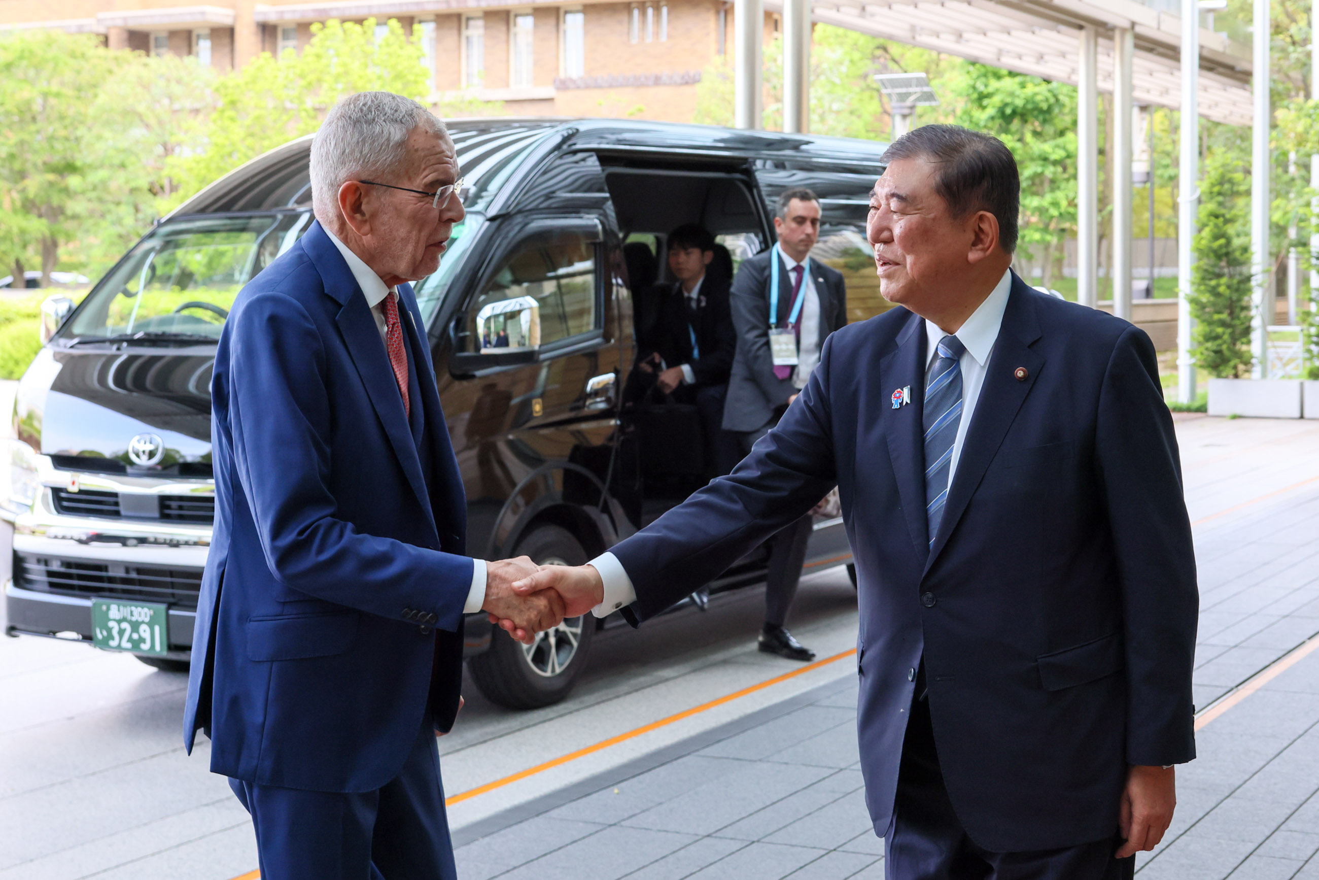 石破首相迎接范德贝伦总统1