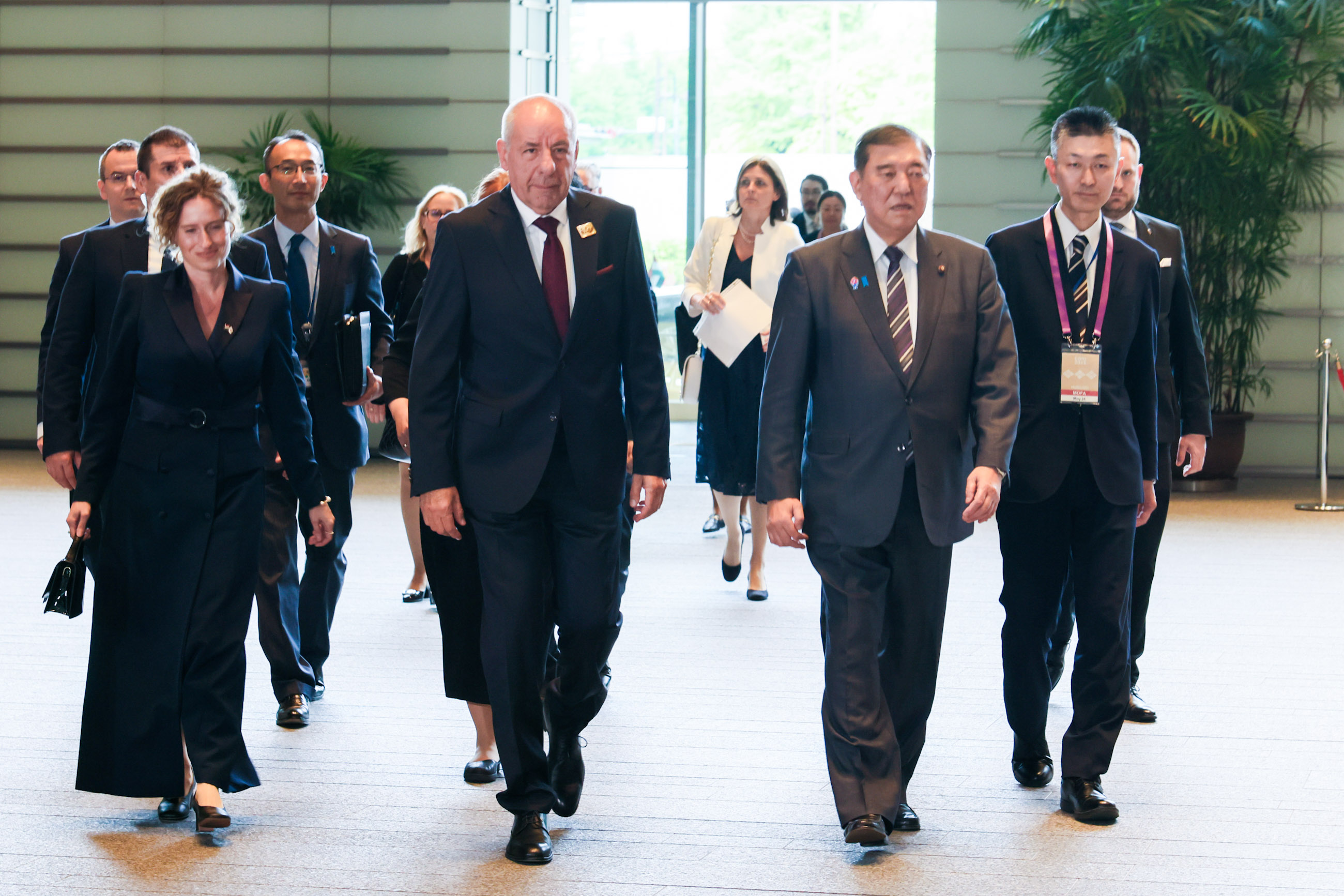 石破首相迎接舒尤克总统2