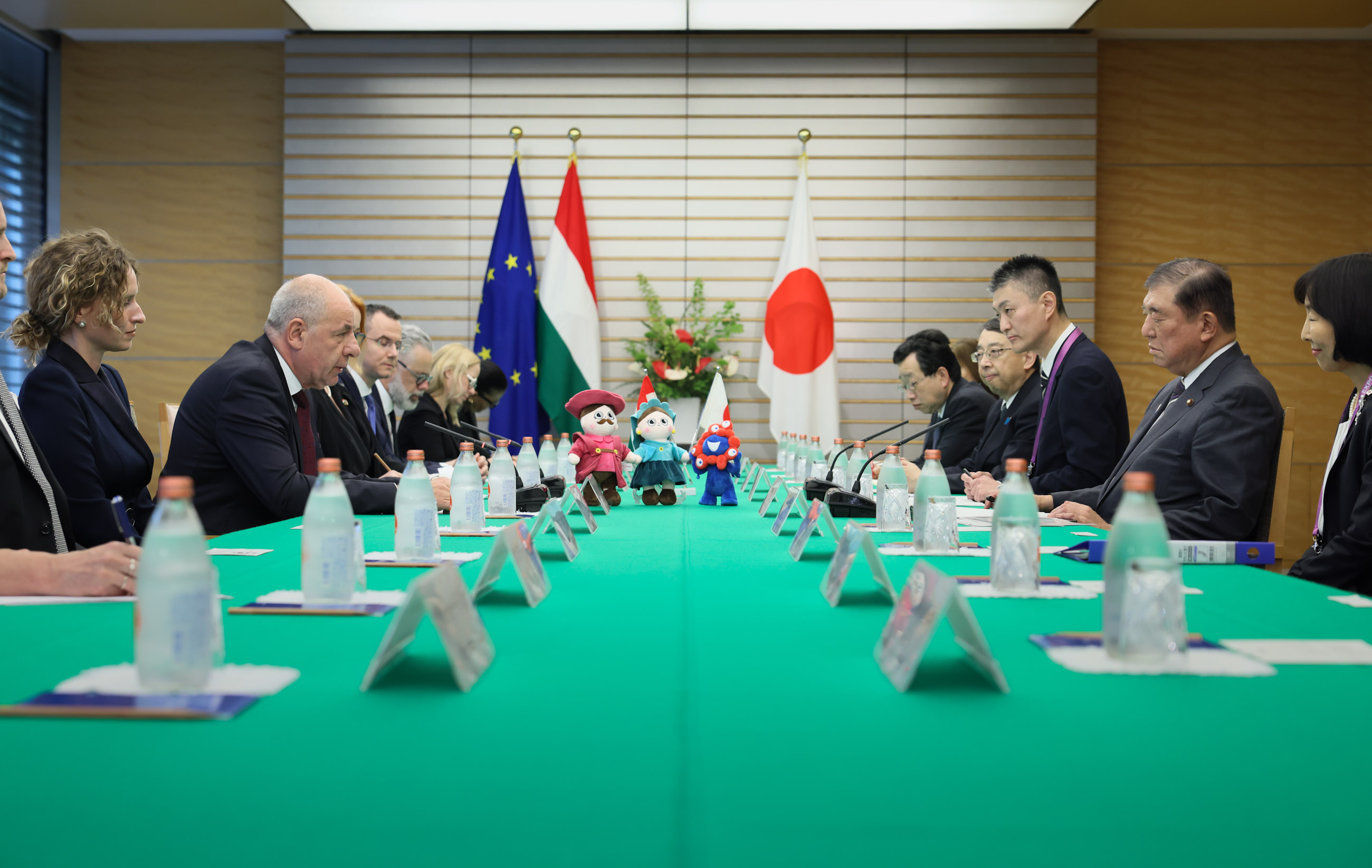 石破首相与舒尤克总统举行会谈3