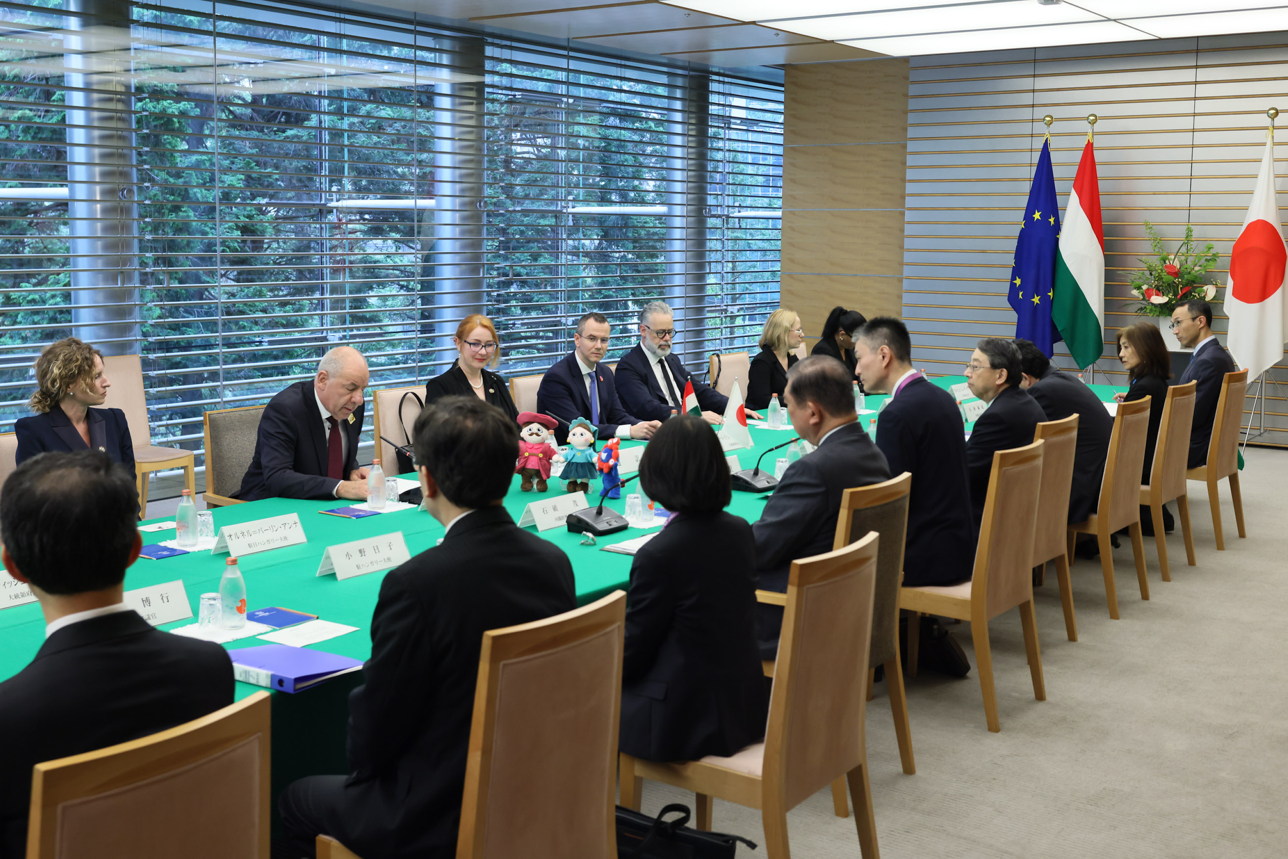 石破首相与舒尤克总统举行会谈5