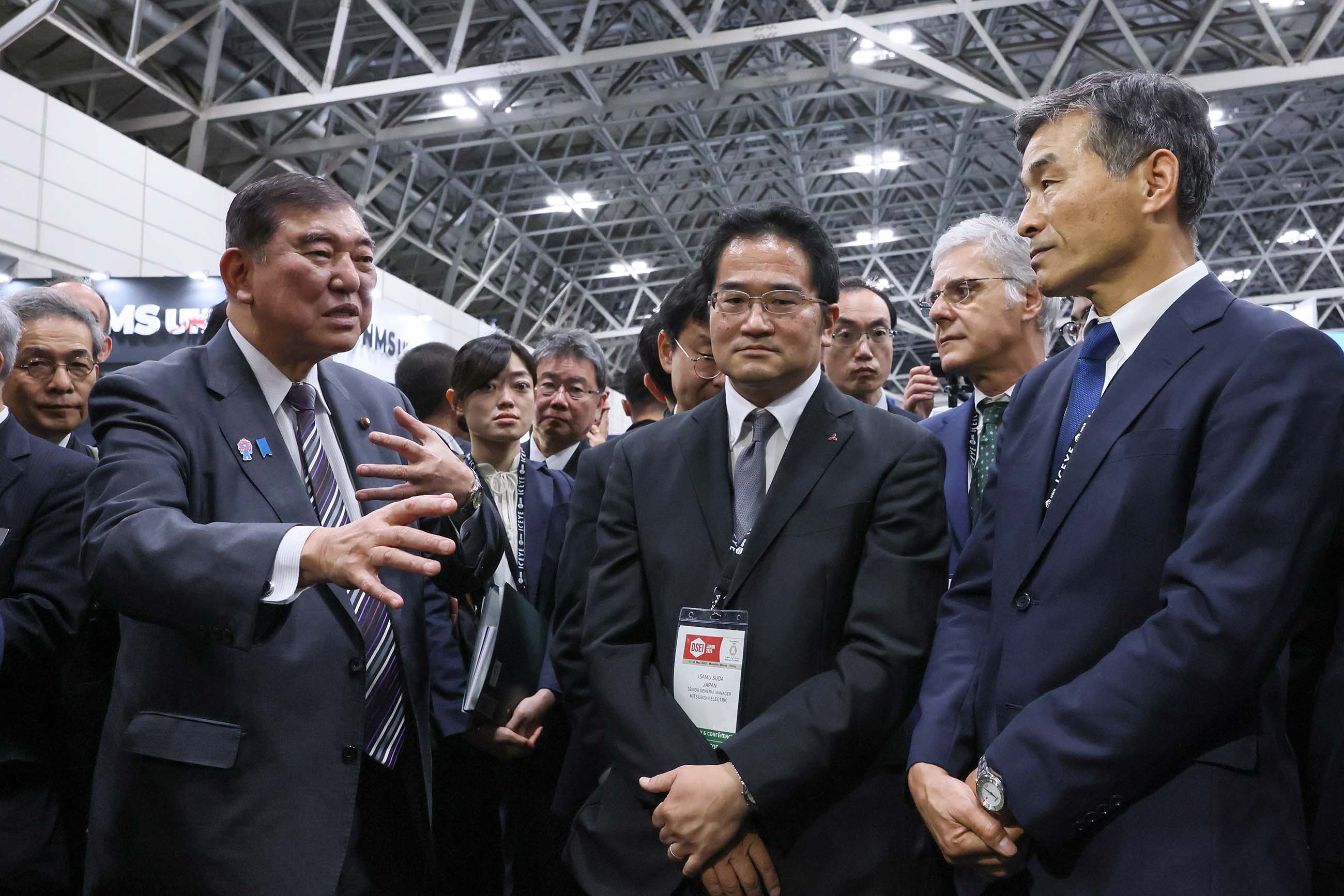 石破首相视察展区3