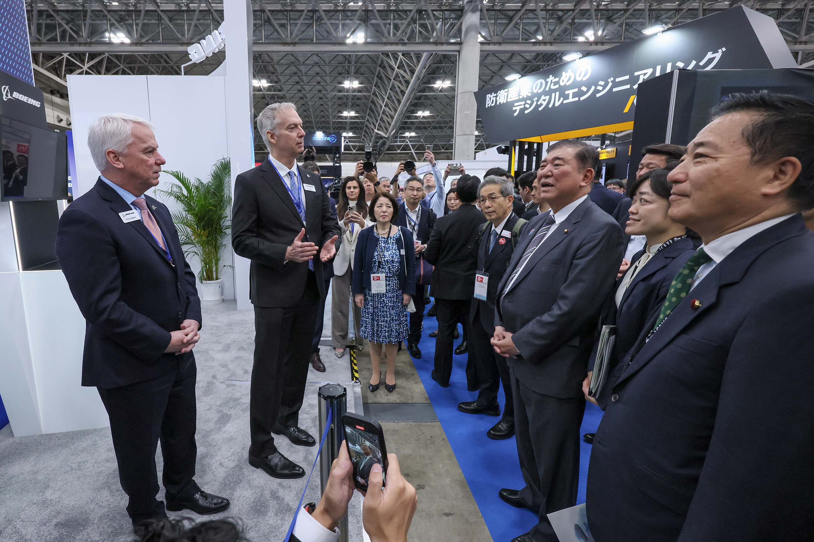 石破首相视察展区7