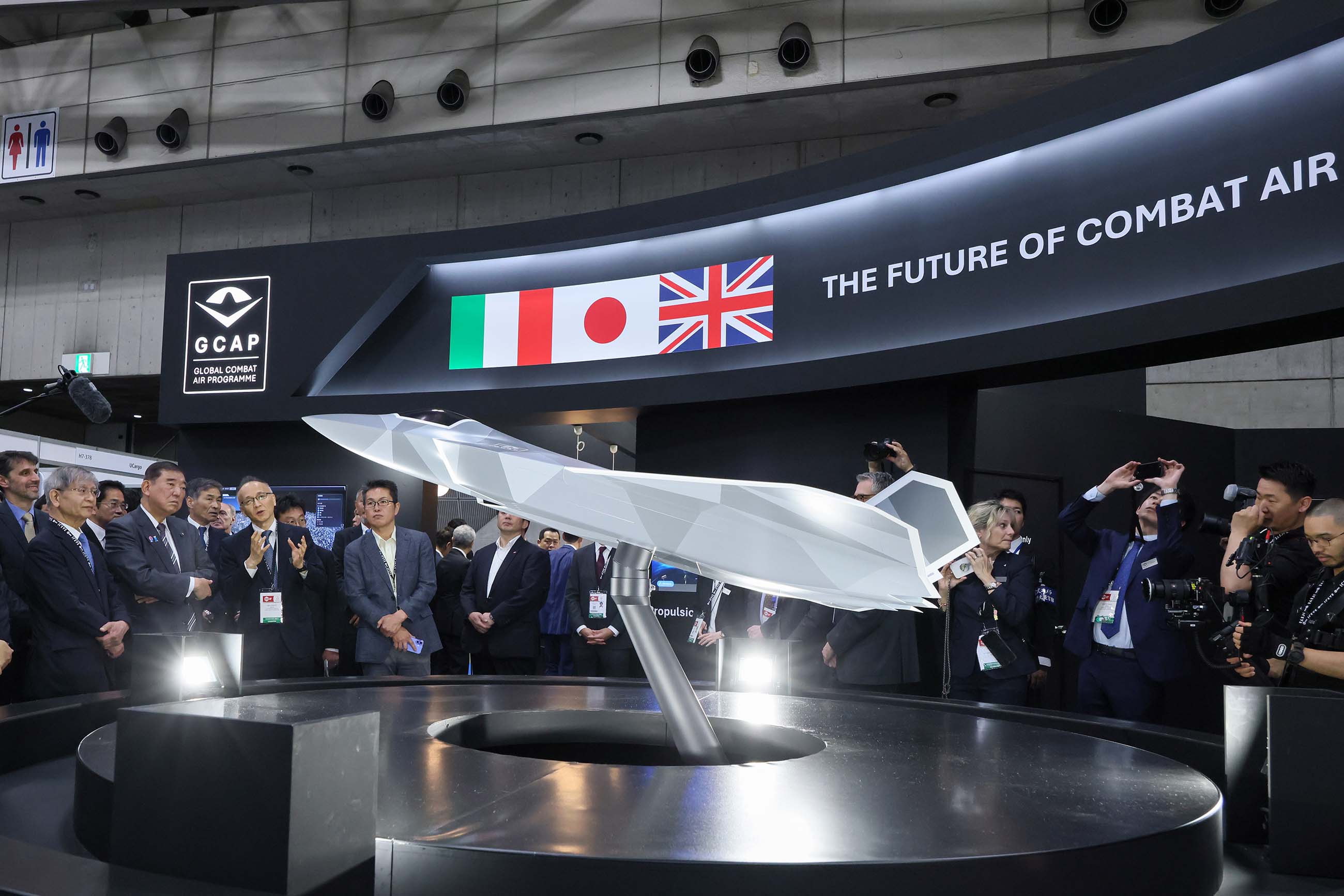 石破首相视察展区8