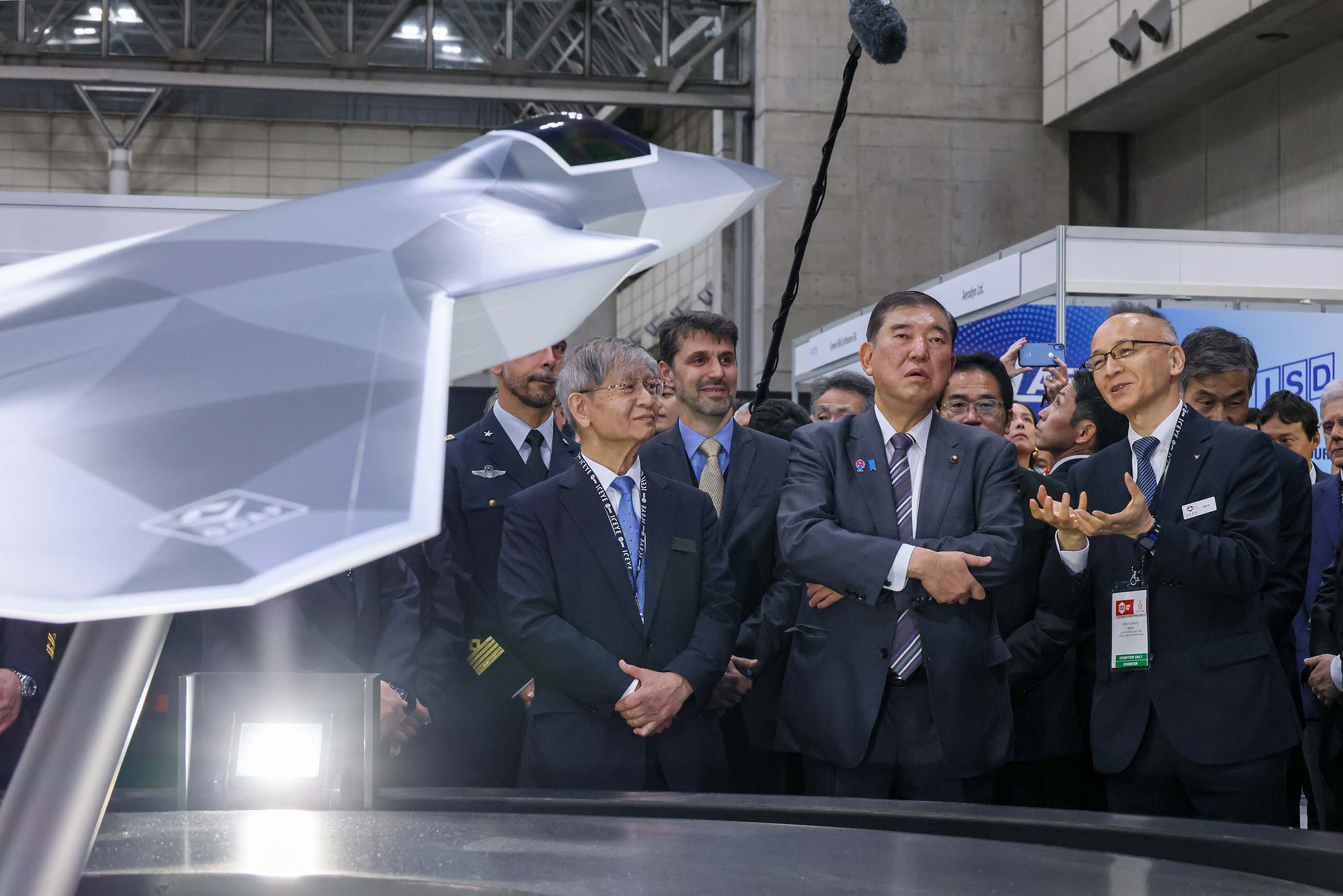 石破首相视察展区9