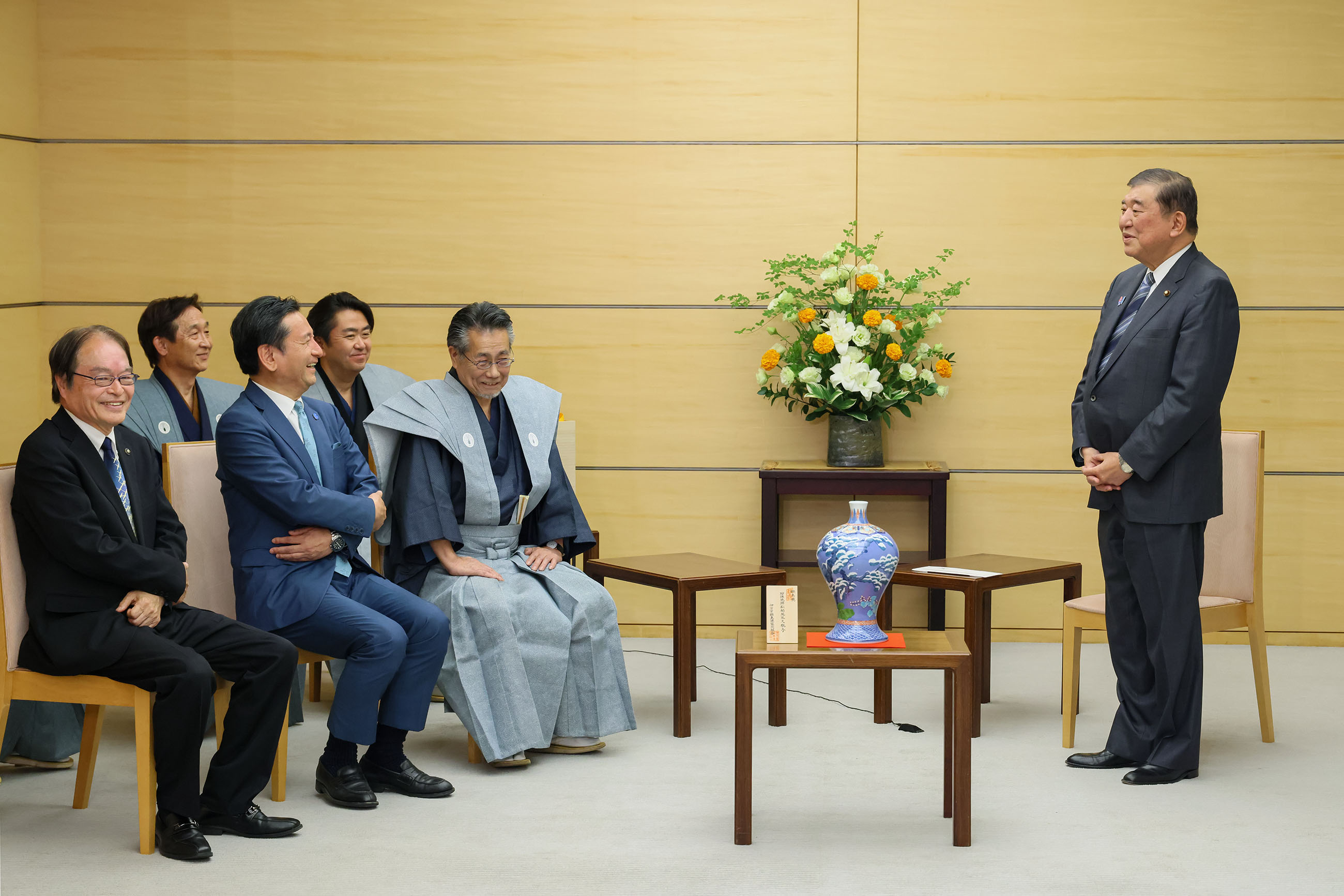 石破首相出席锅岛烧瓷器敬献仪式4