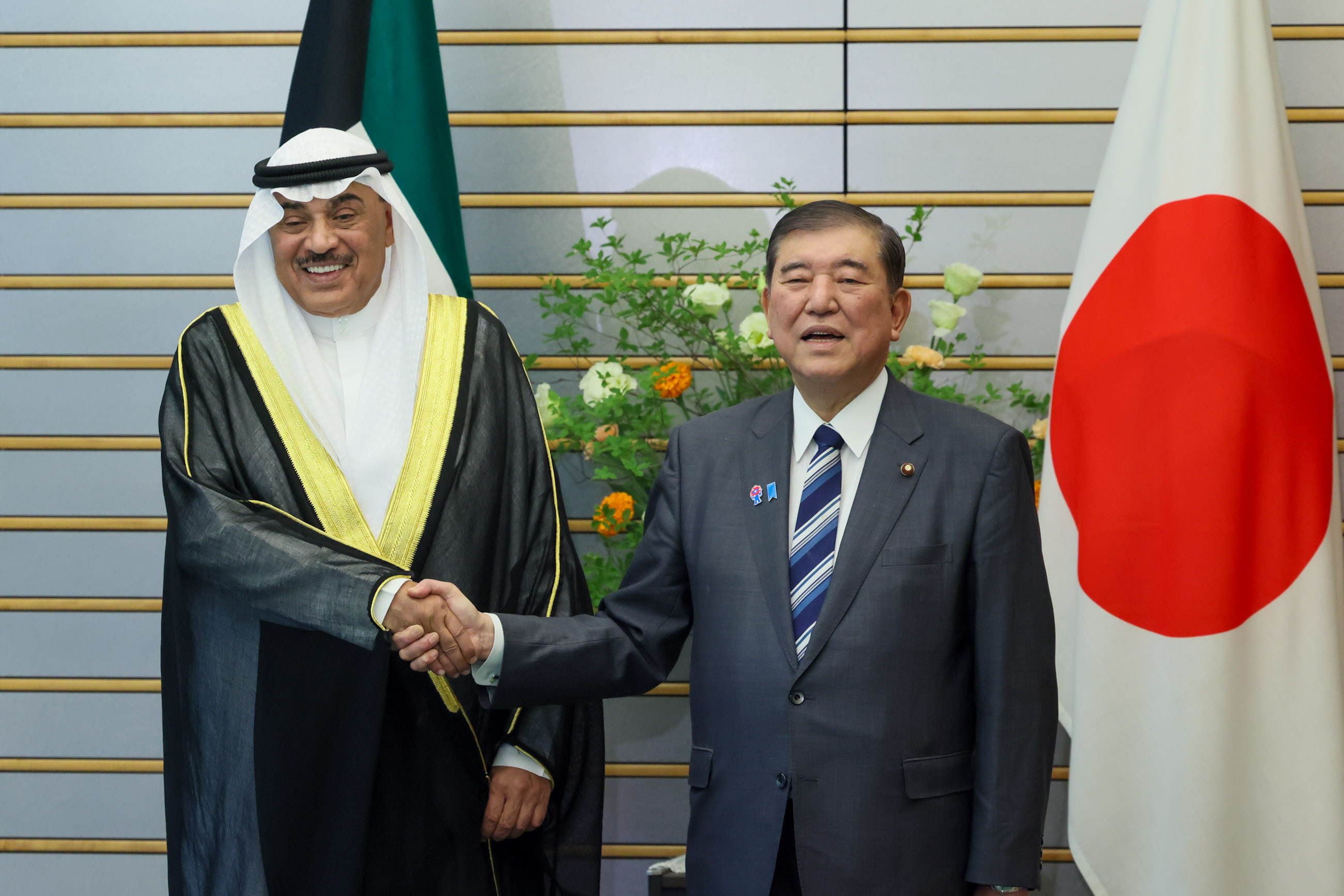 与科威特王储萨巴赫·哈立德举行会谈