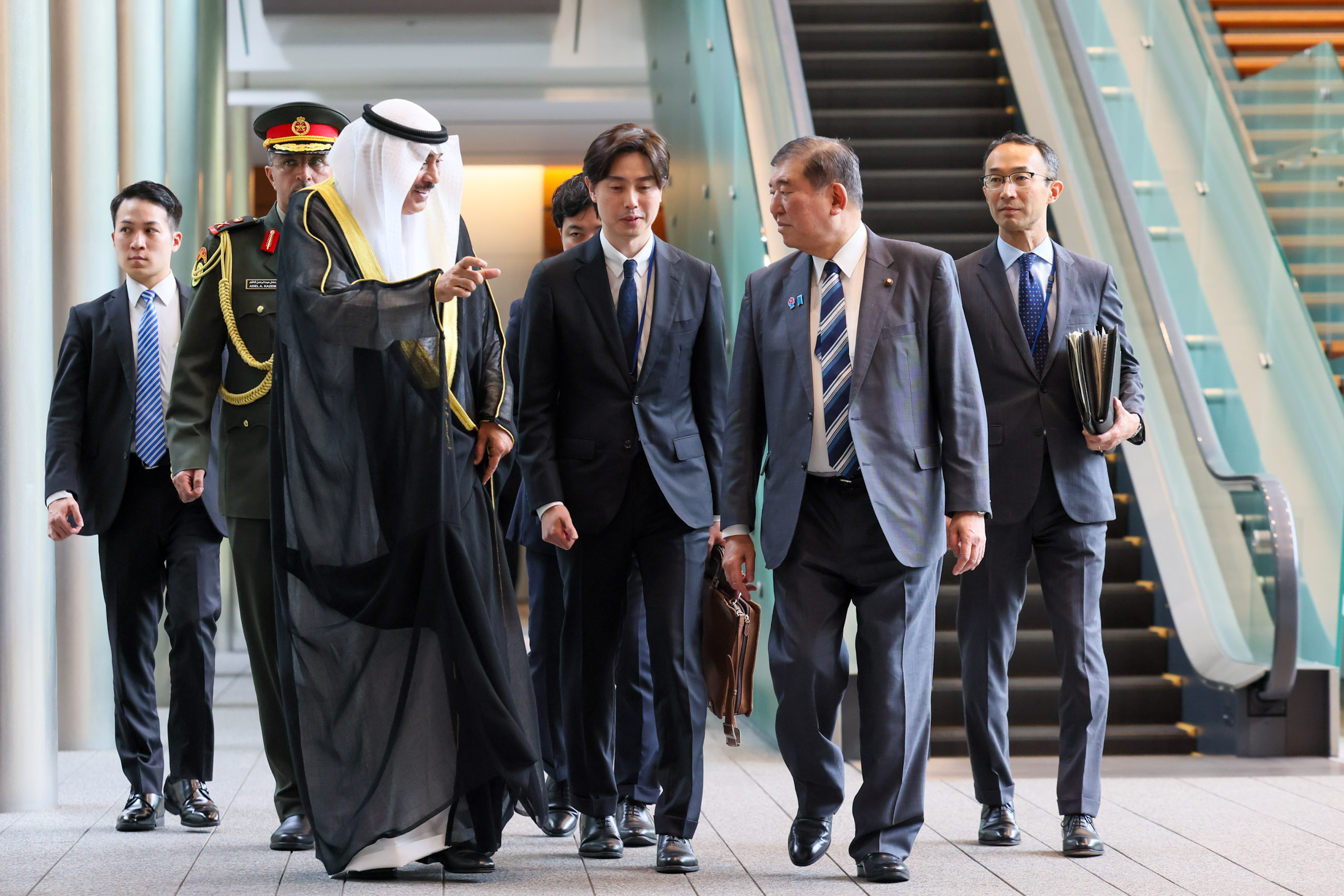 两位首脑出席文件签署仪式