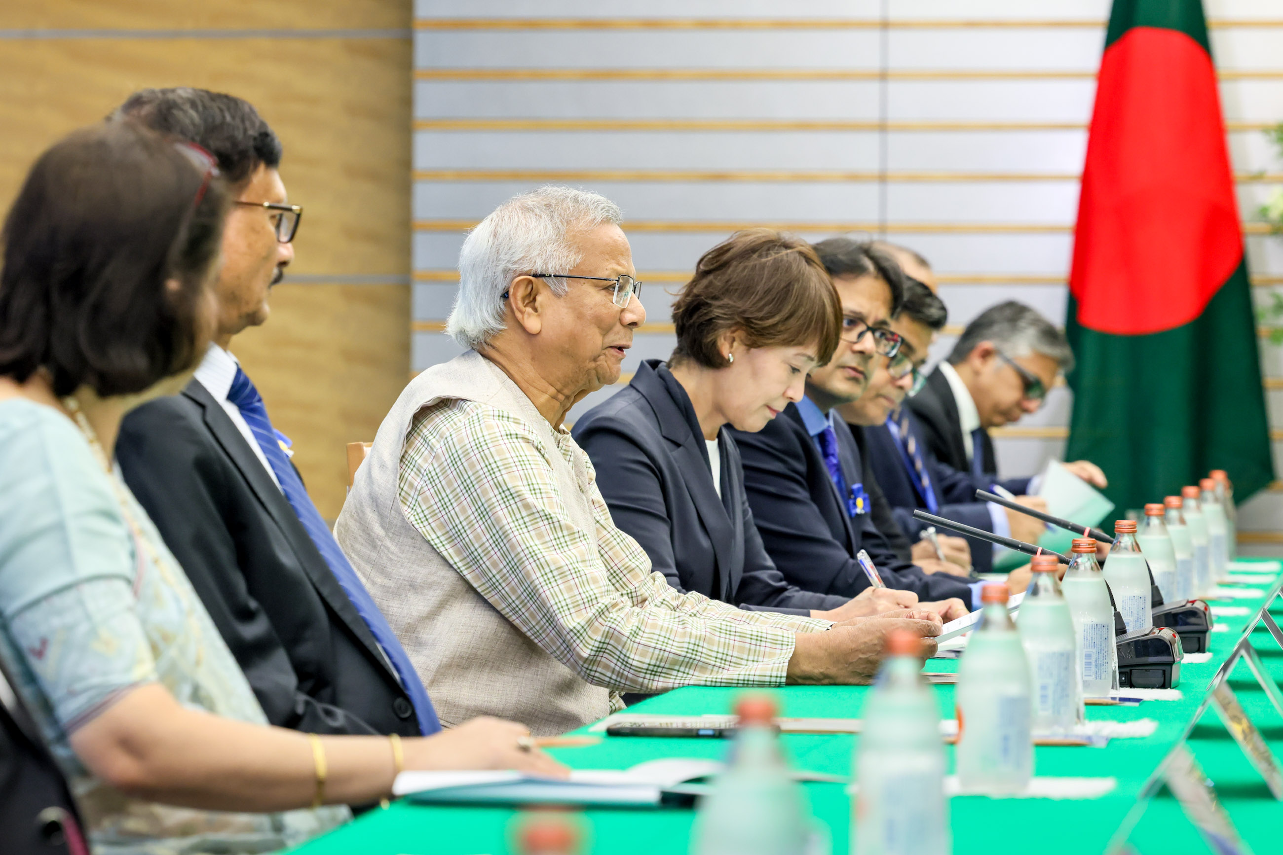 石破首相与尤努斯临时政府首席顾问举行会谈4