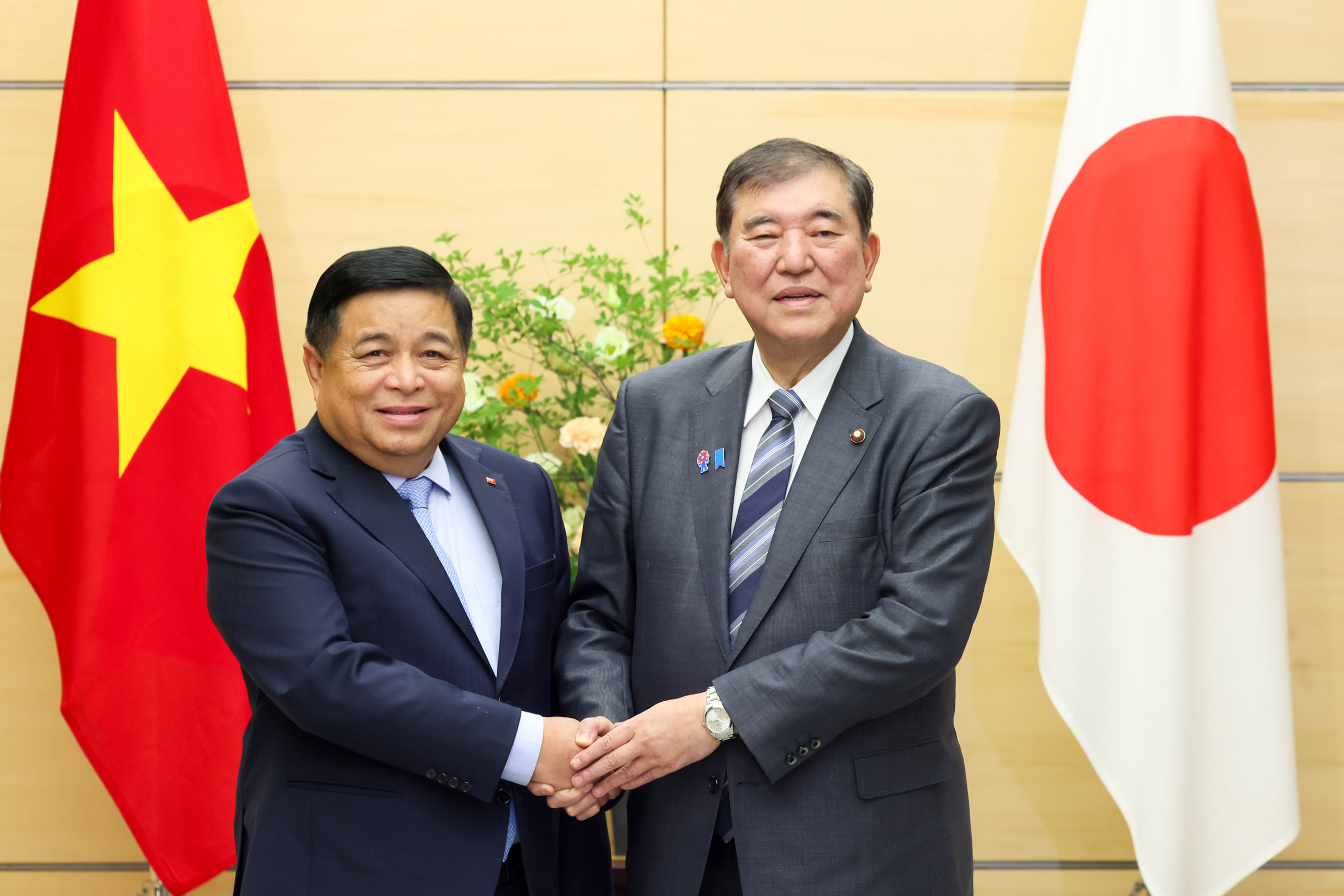 与越南副总理阮志勇举行会谈