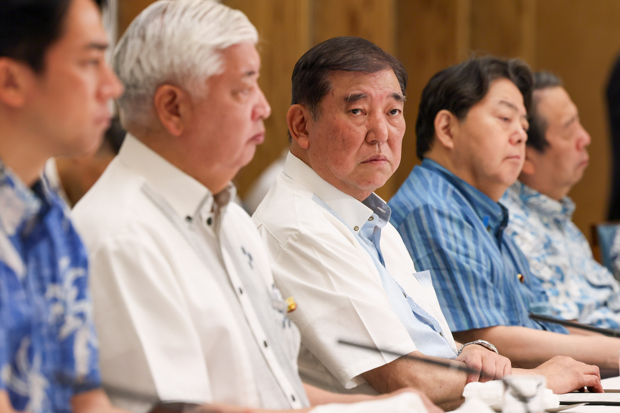 出席政府与执政党联络会议