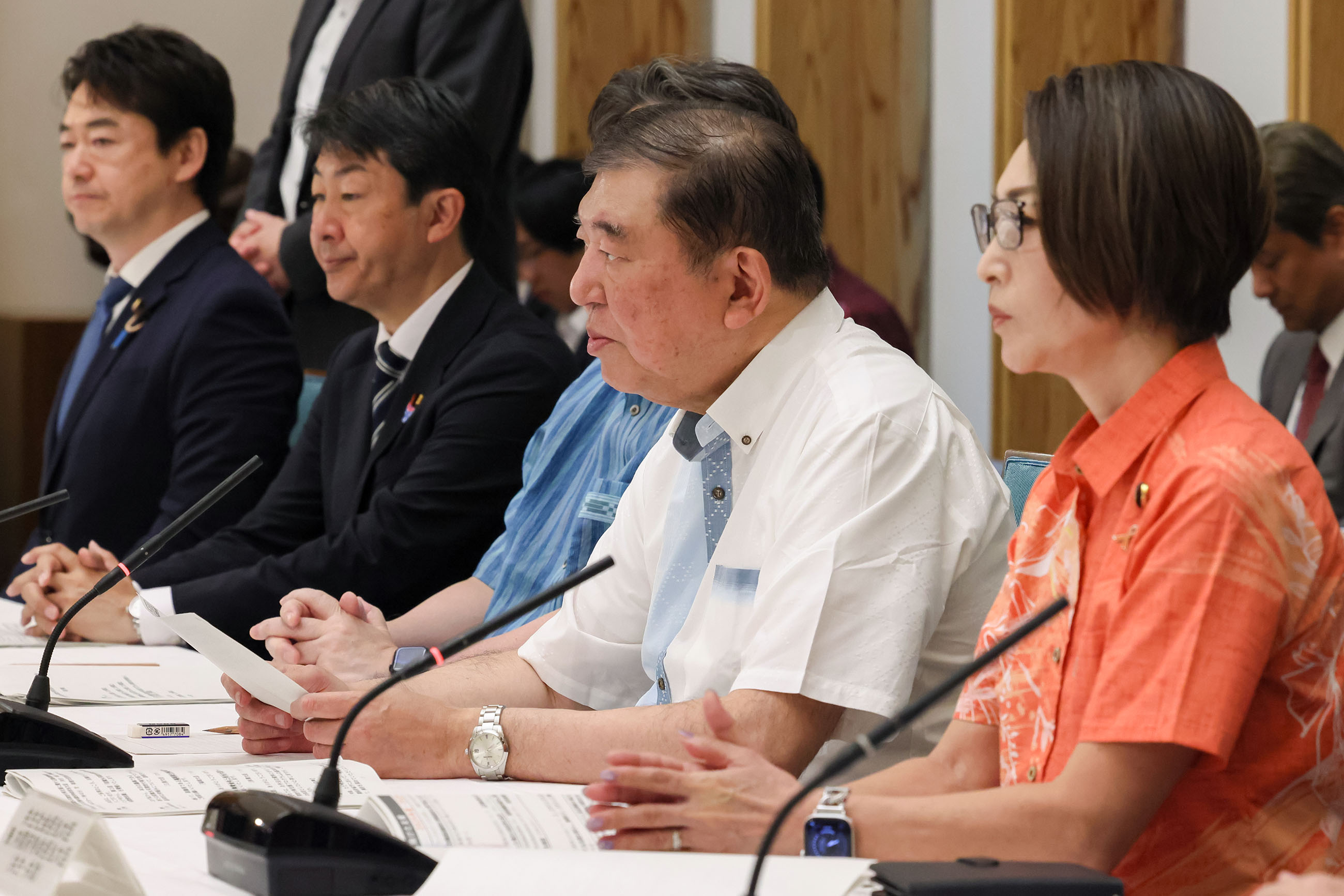 召开有关就业冰河期一代等支援的相关阁僚会议