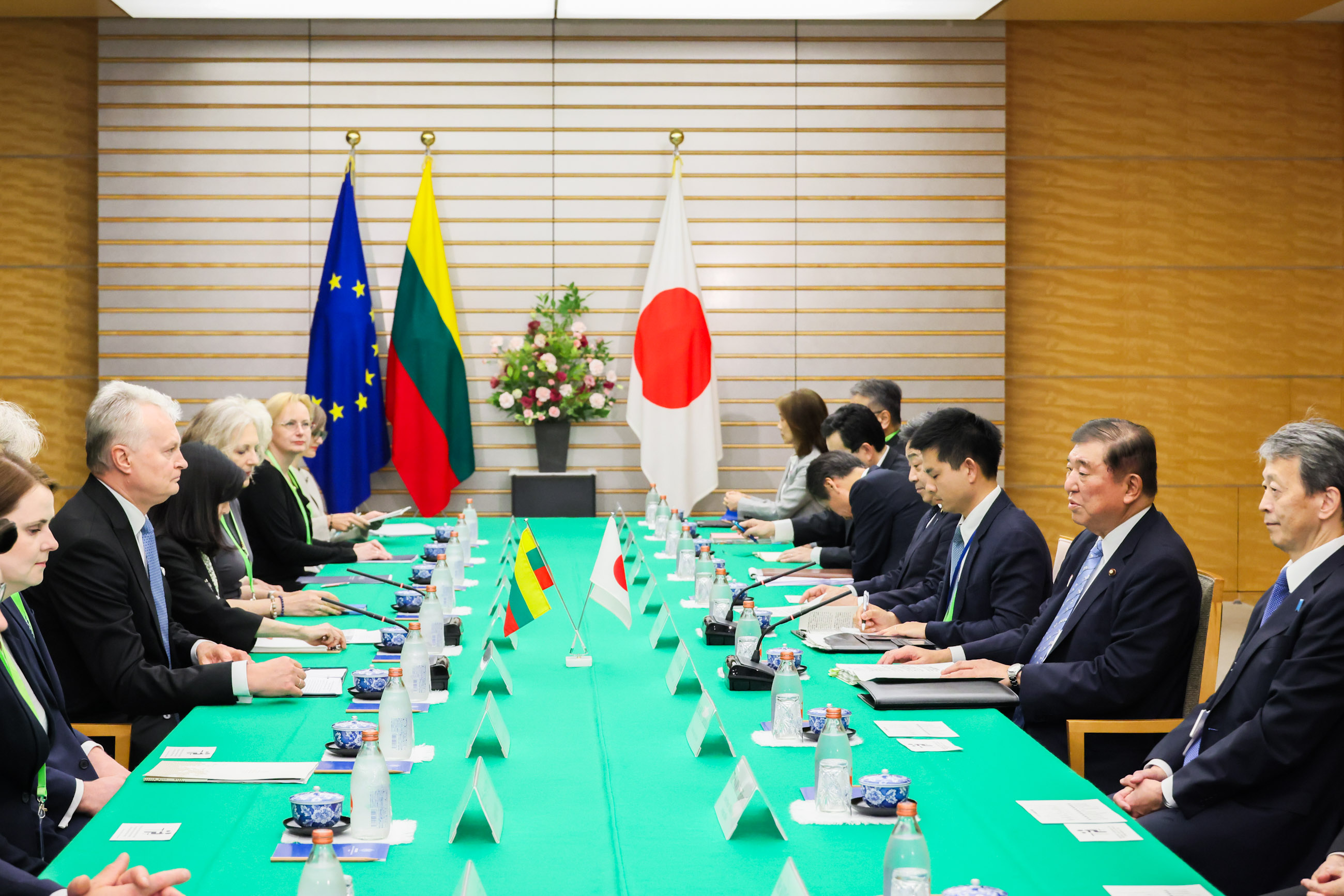 石破首相与瑙塞达总统举行会谈3