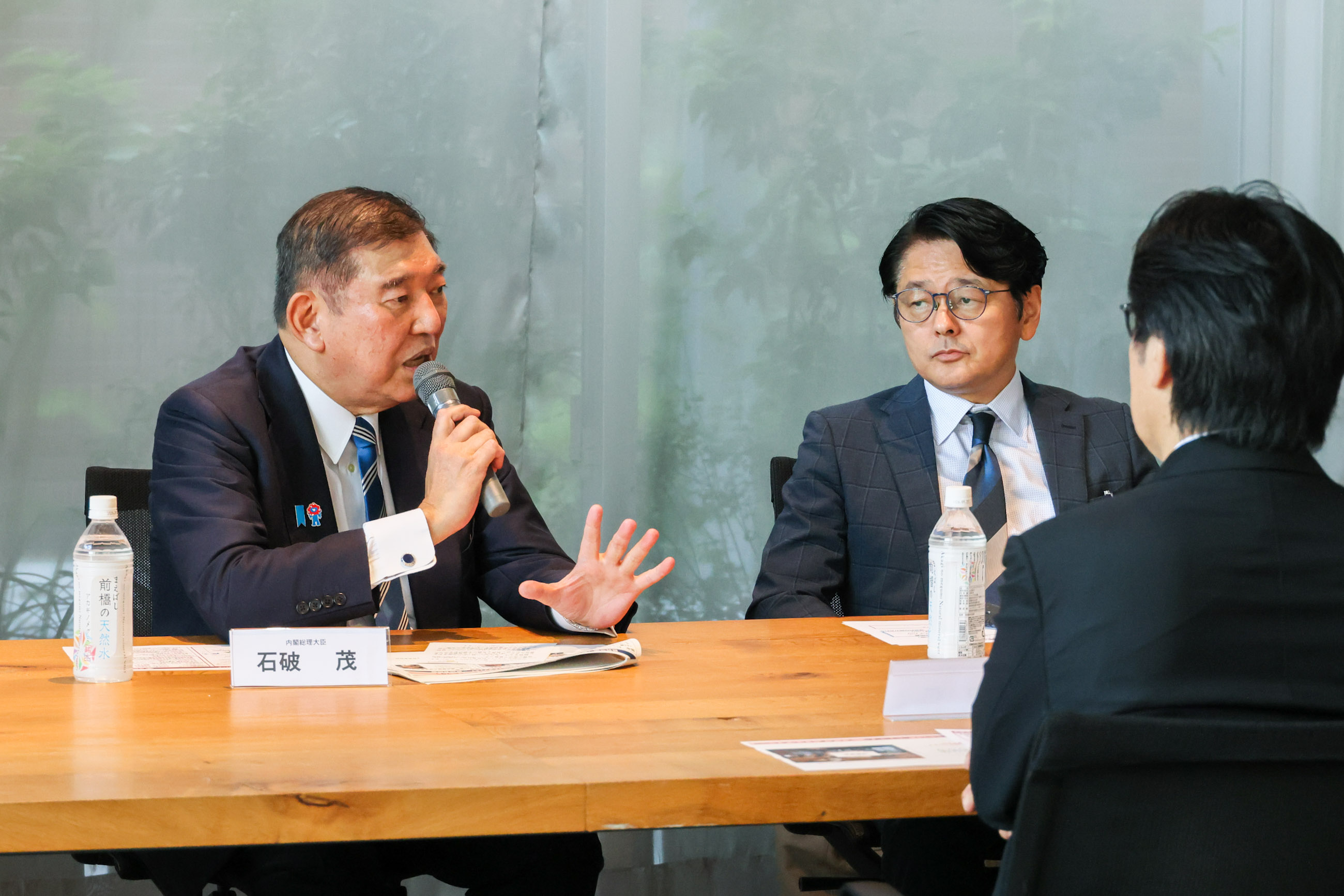 关于能够受年轻人欢迎的地方建设以及通过教育与数字化促进人才扎根等议题进行意见交换1