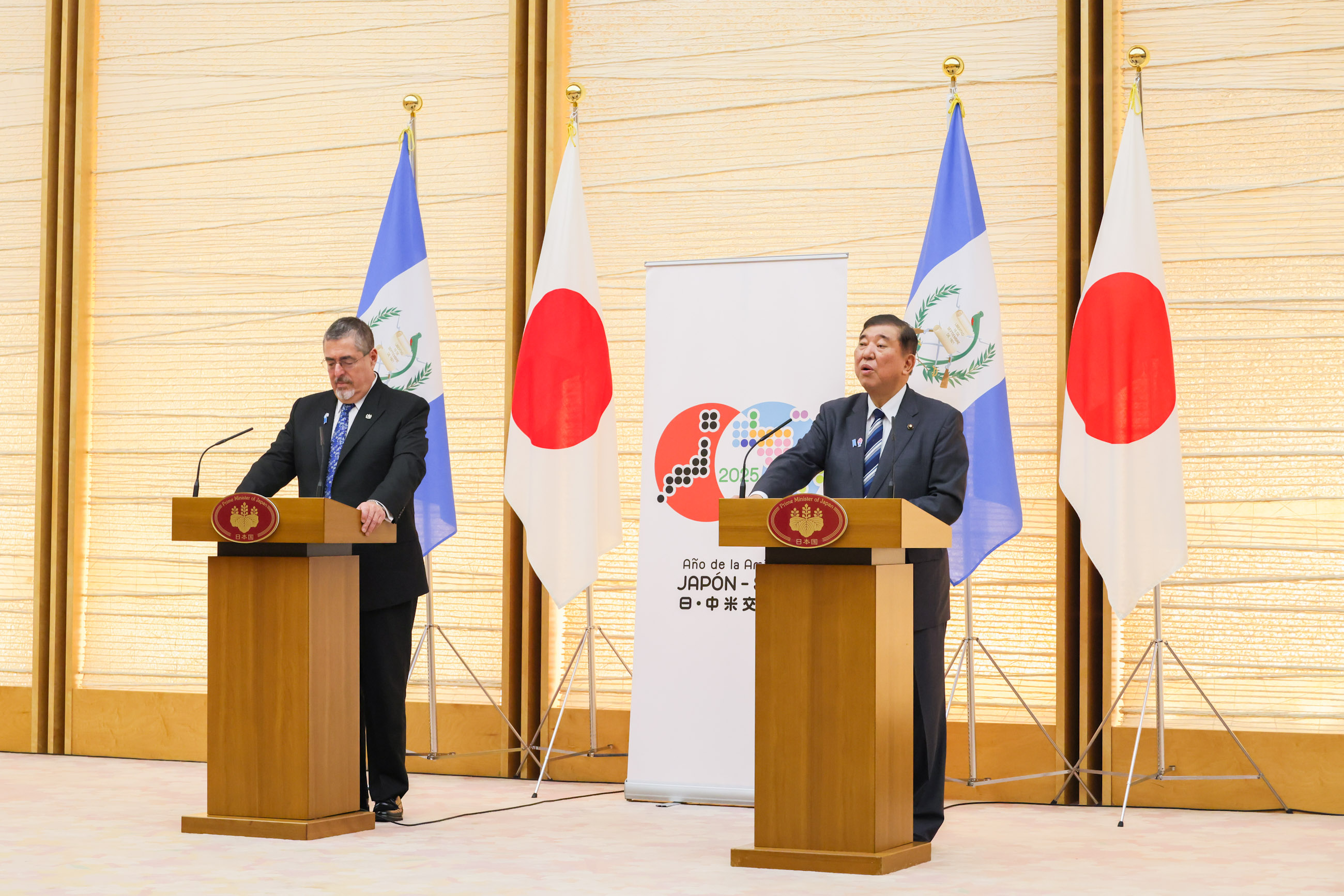 联合记者发布会1