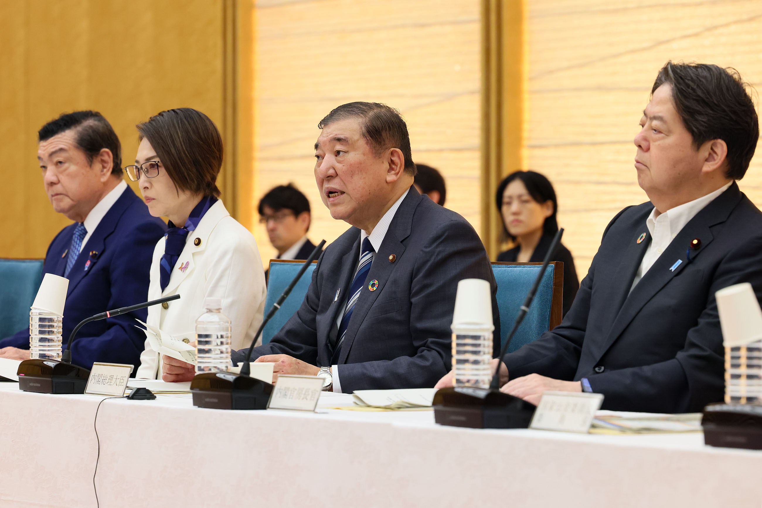 召开创建让所有女性绽放光彩的社会本部与男女共同参与推进本部联合会议